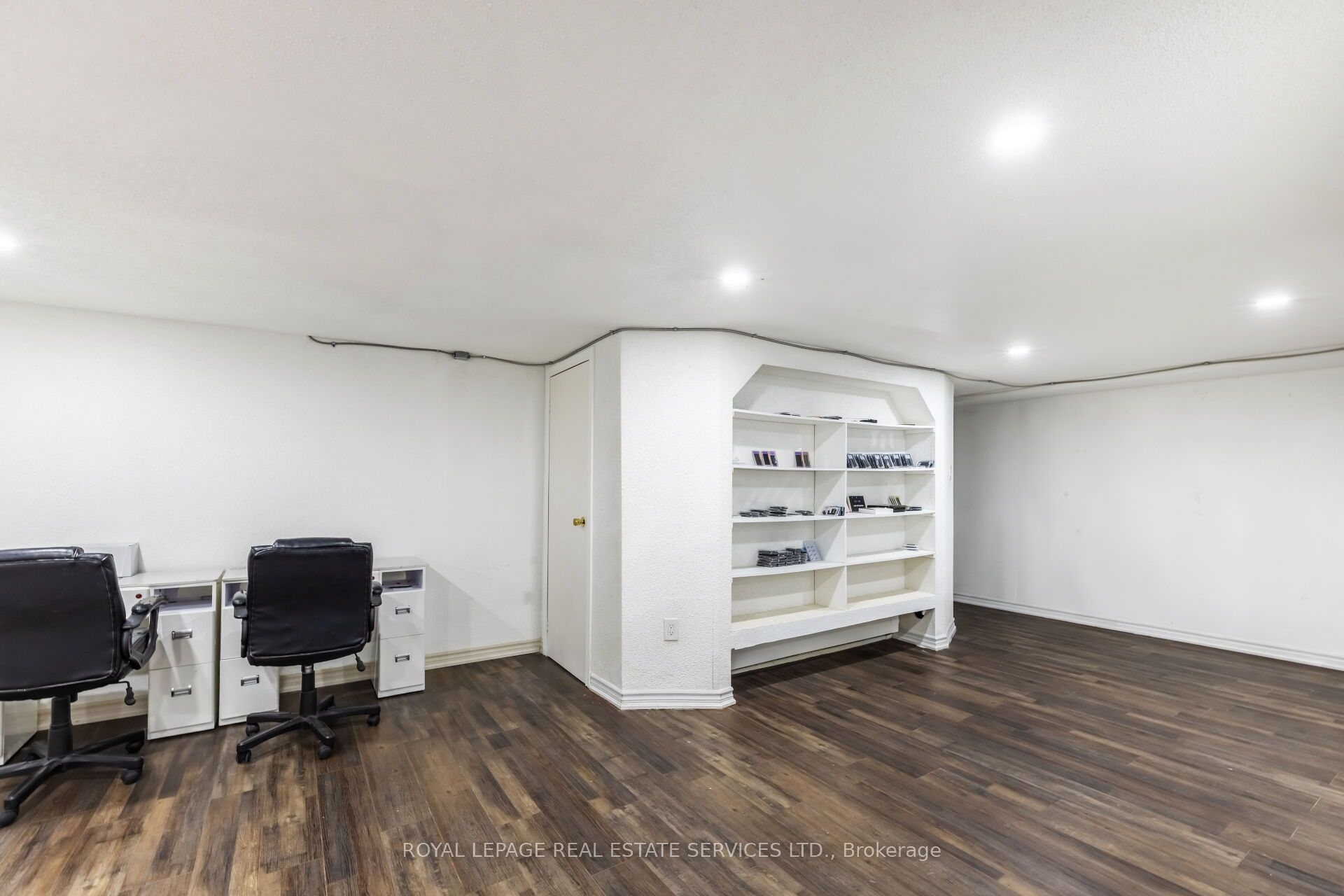 727 The Queensway Avenue Property Photo 20