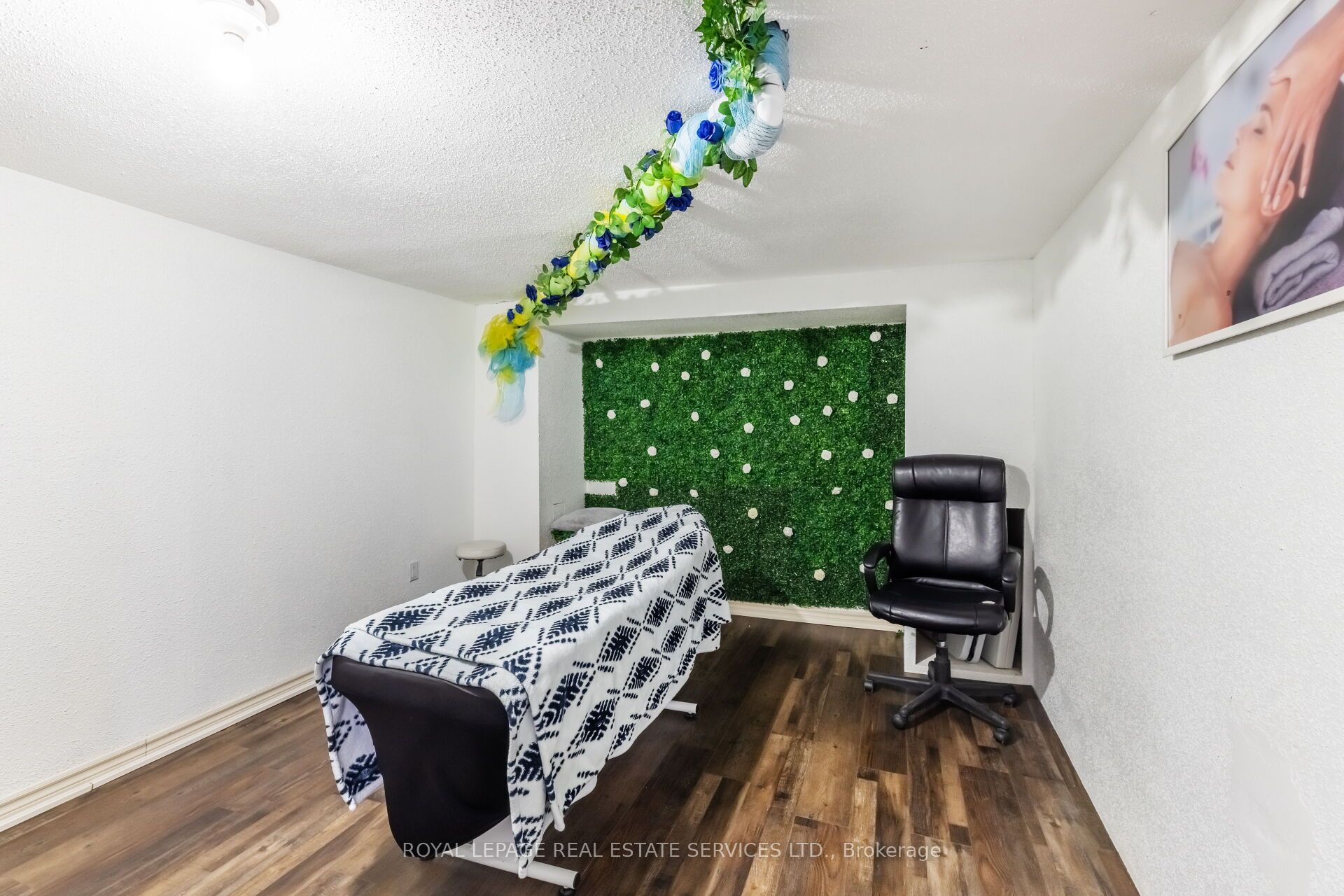 727 The Queensway Avenue Property Photo 21