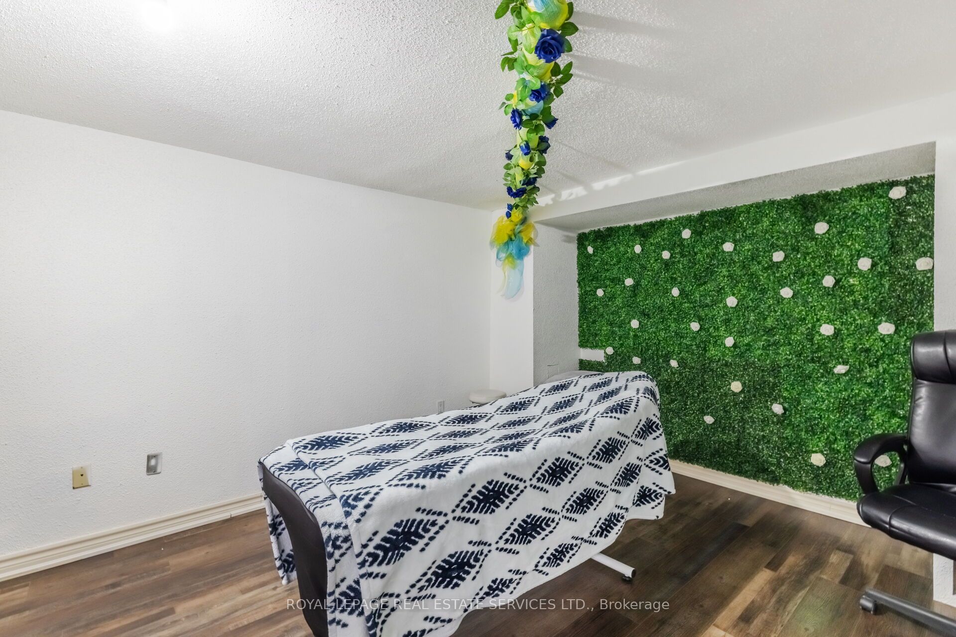 727 The Queensway Avenue Property Photo 23