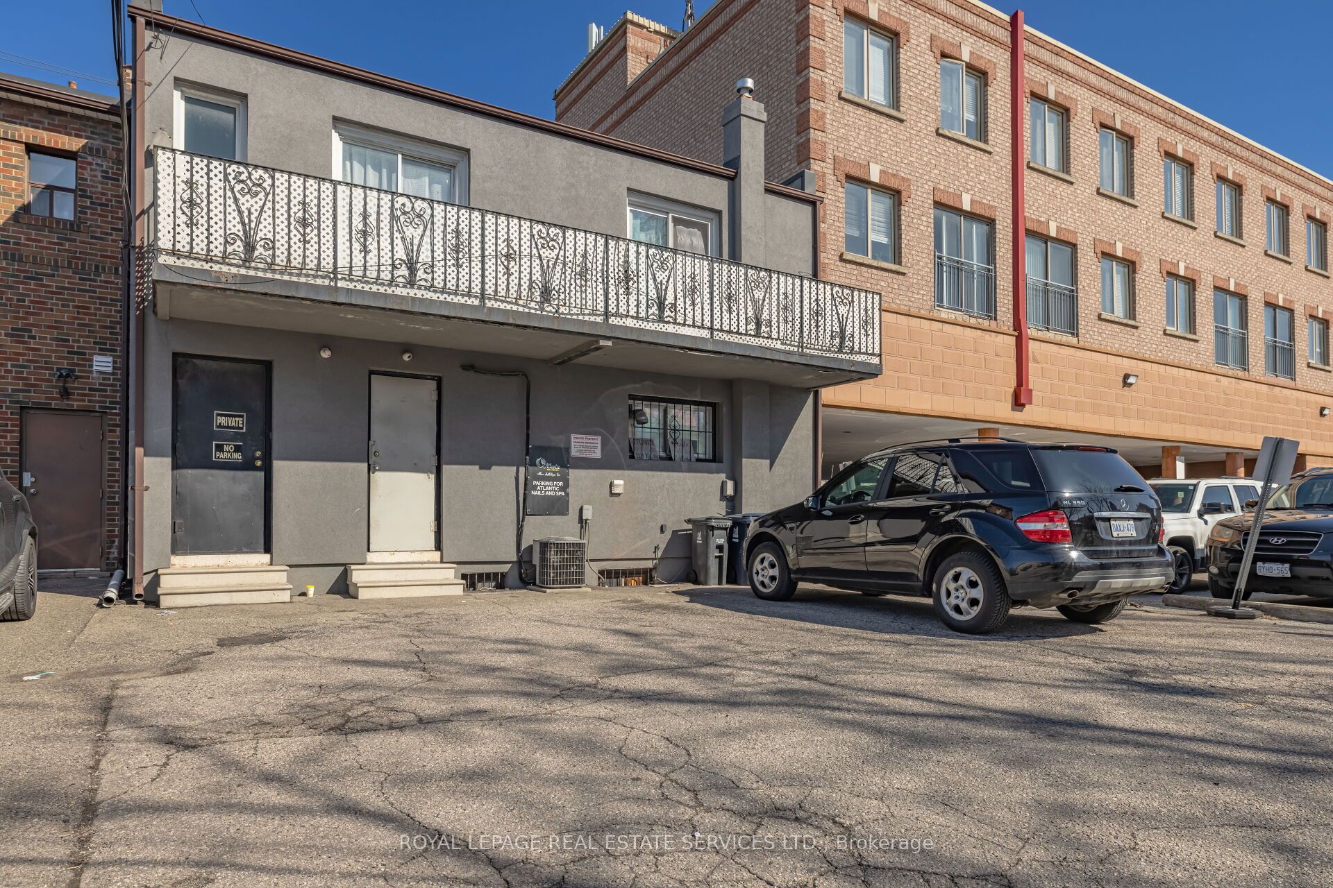 727 The Queensway Avenue Property Photo 26