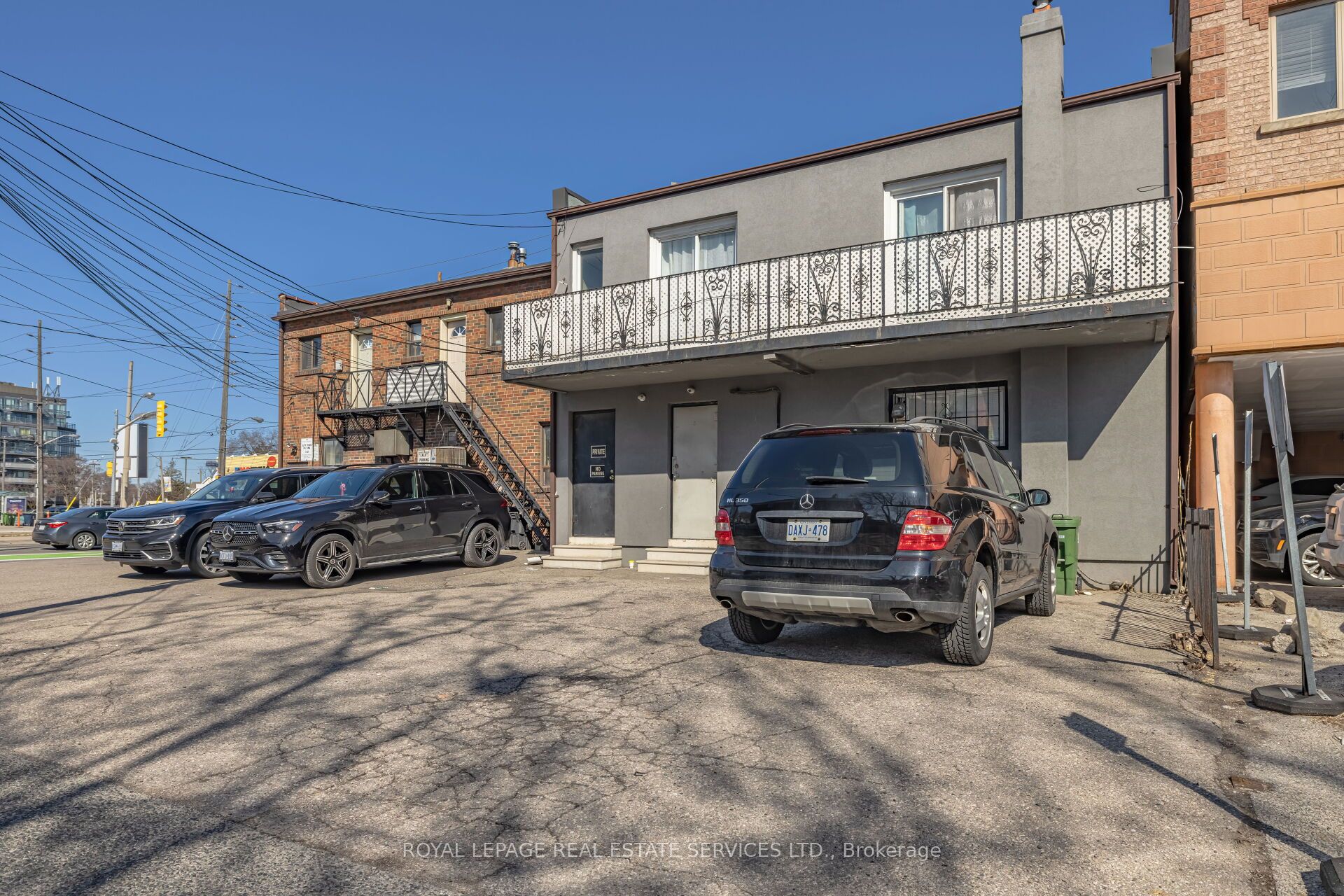 727 The Queensway Avenue Property Photo 27