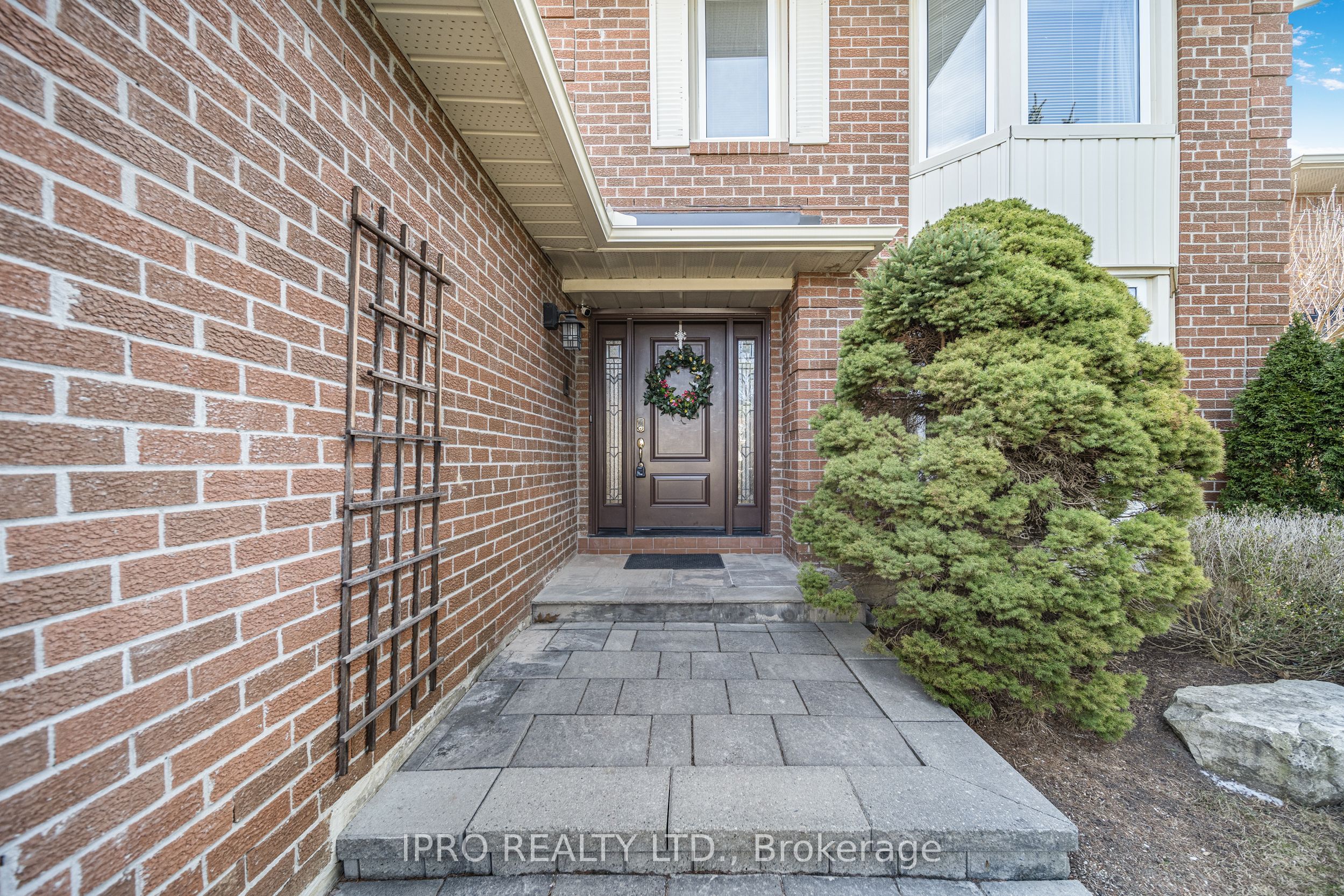 124 Barr Crescent Property Photo 3