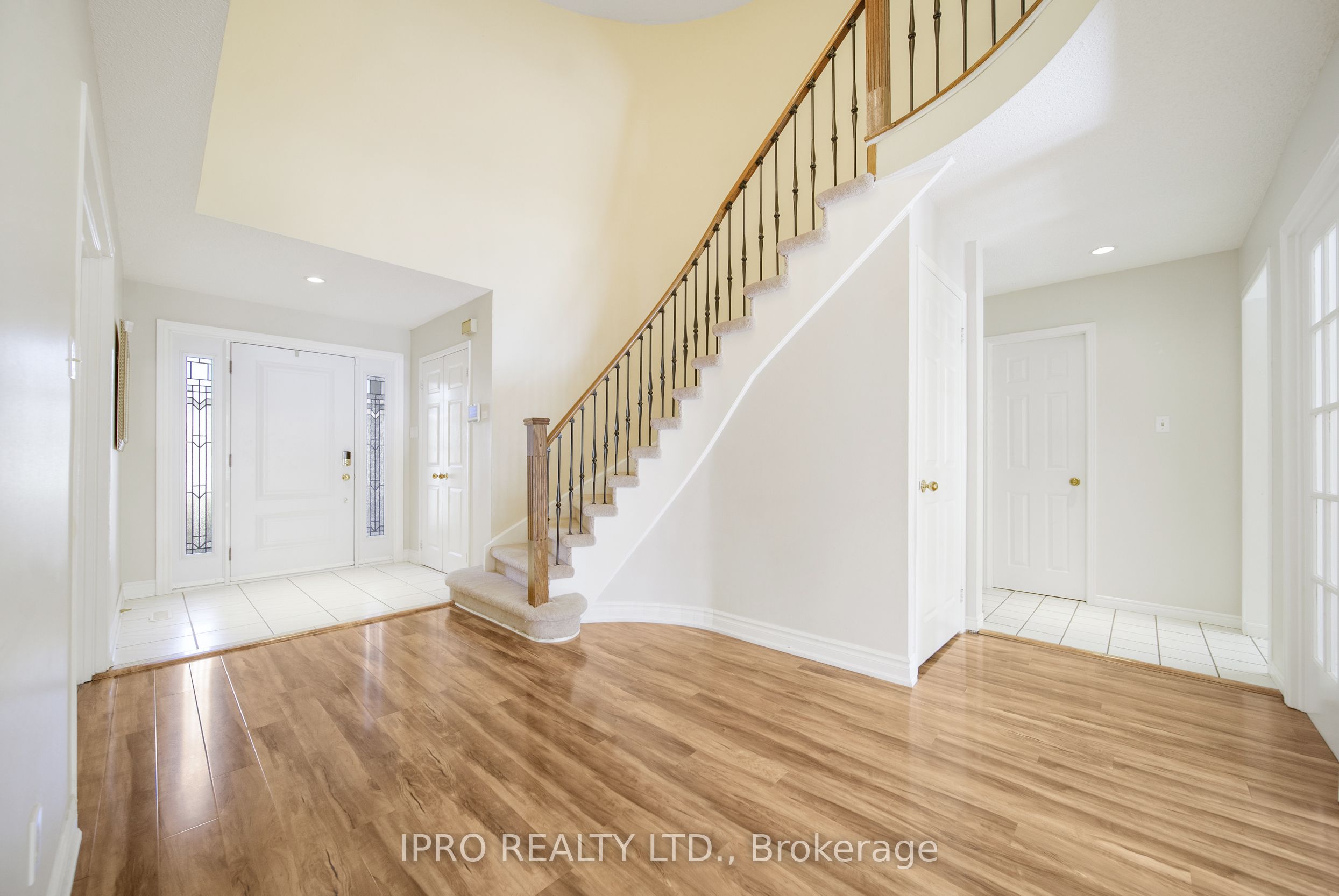 124 Barr Crescent Property Photo 4