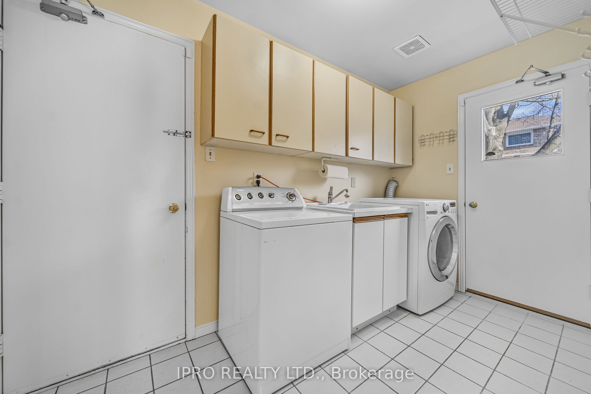 124 Barr Crescent Property Photo 14