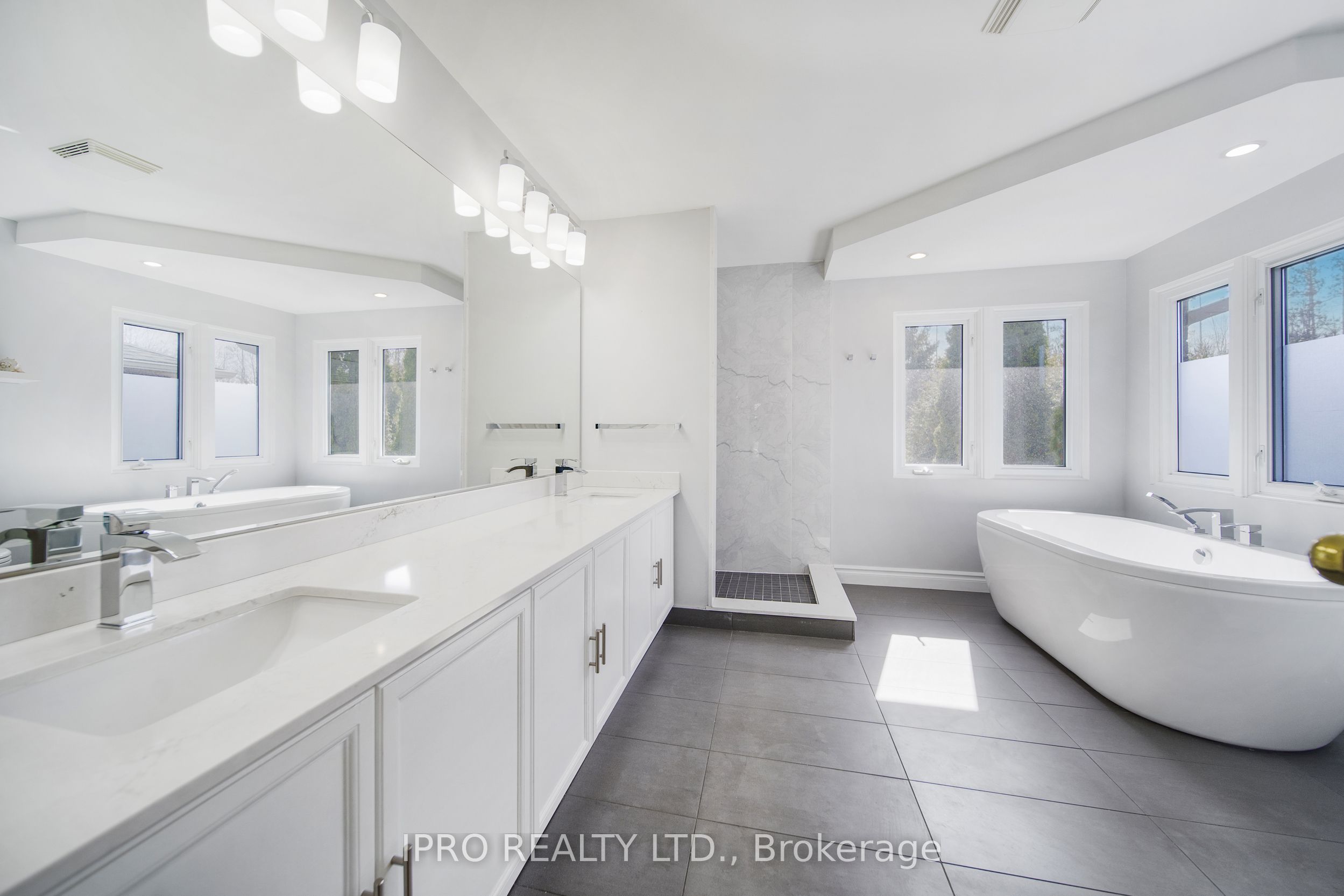 124 Barr Crescent Property Photo 16