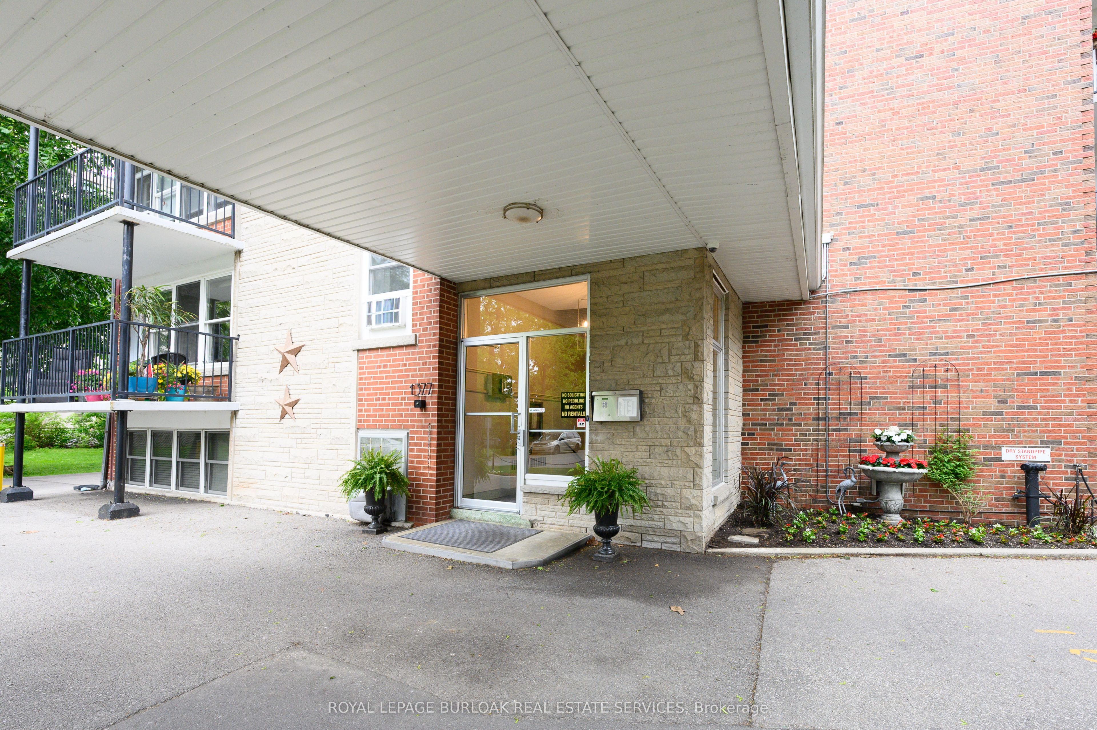 1377 Lakeshore Road 108 Property Photo 3