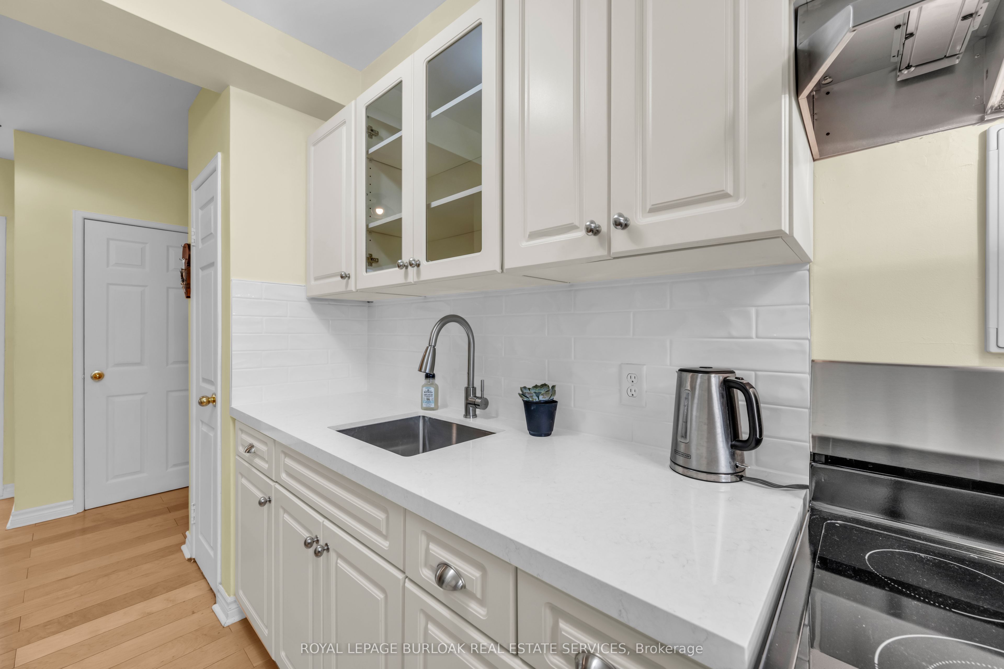 1377 Lakeshore Road 108 Property Photo 11