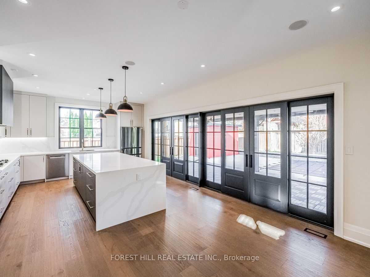 7089 Second Line W Property Photo 9