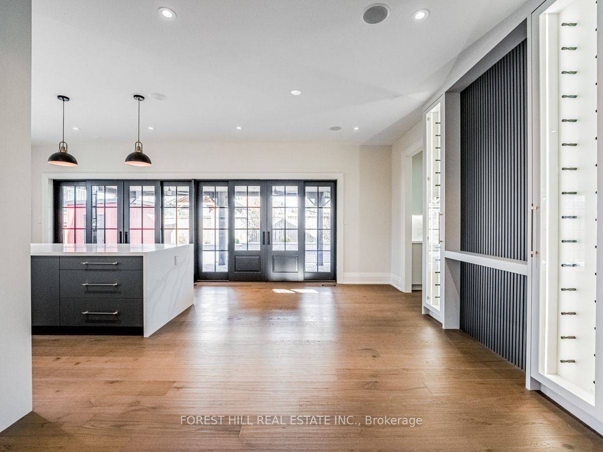 7089 Second Line W Property Photo 10
