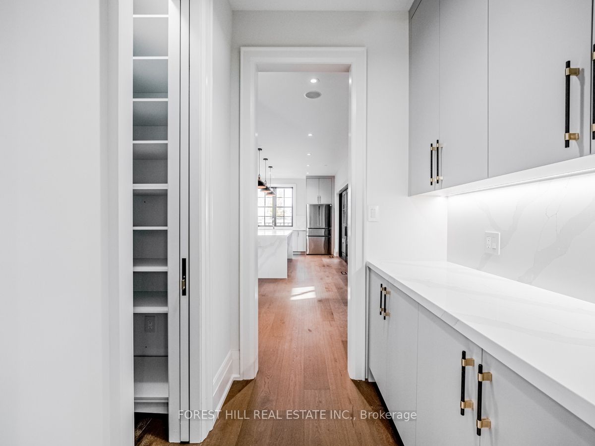 7089 Second Line W Property Photo 14