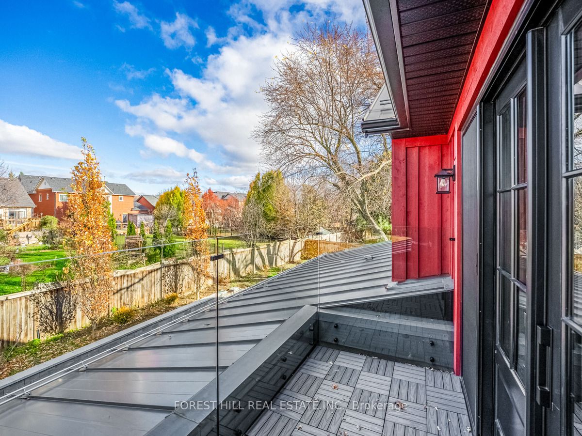 7089 Second Line W Property Photo 22