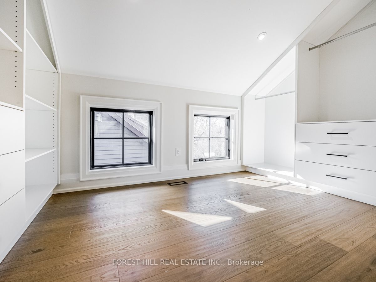 7089 Second Line W Property Photo 25