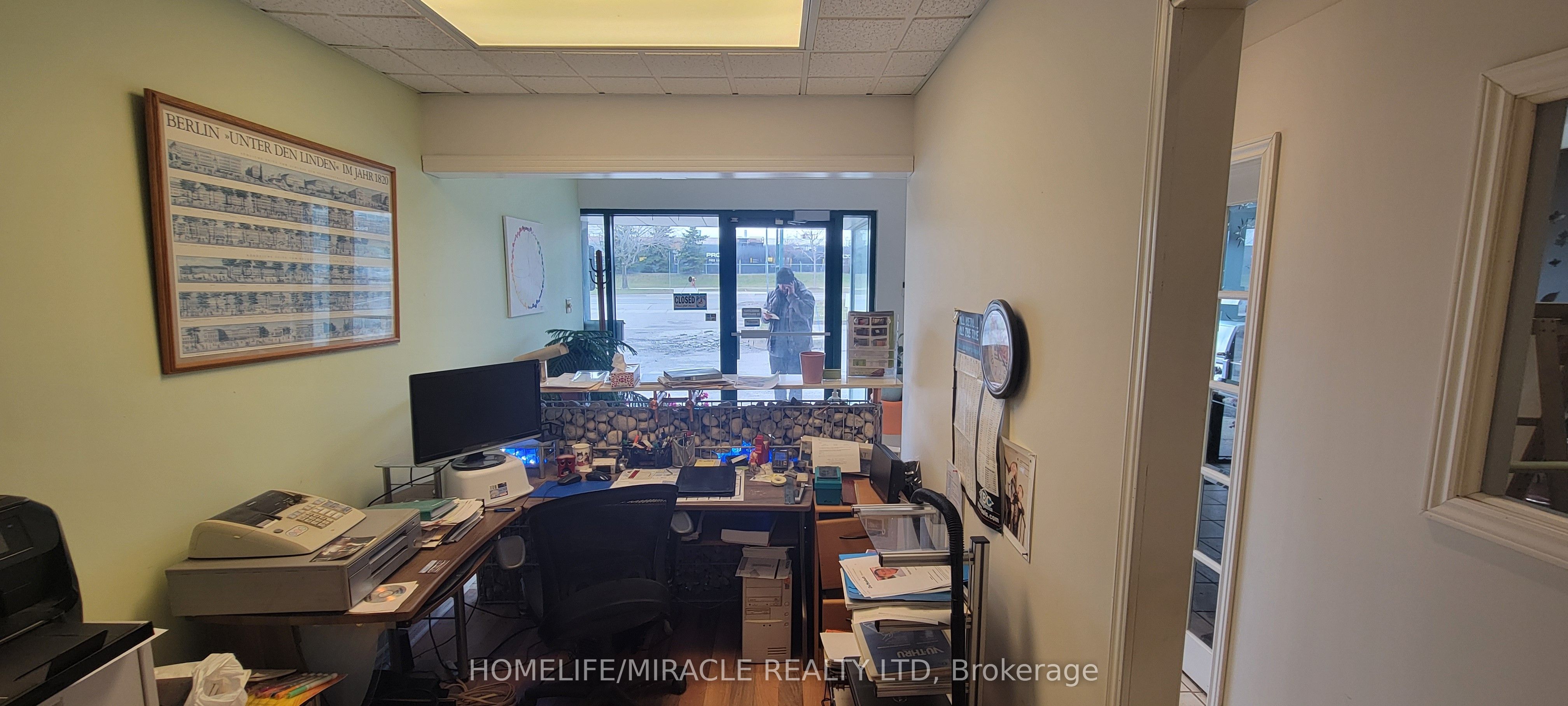#1 - 2070 Speers Road Property Photo 2