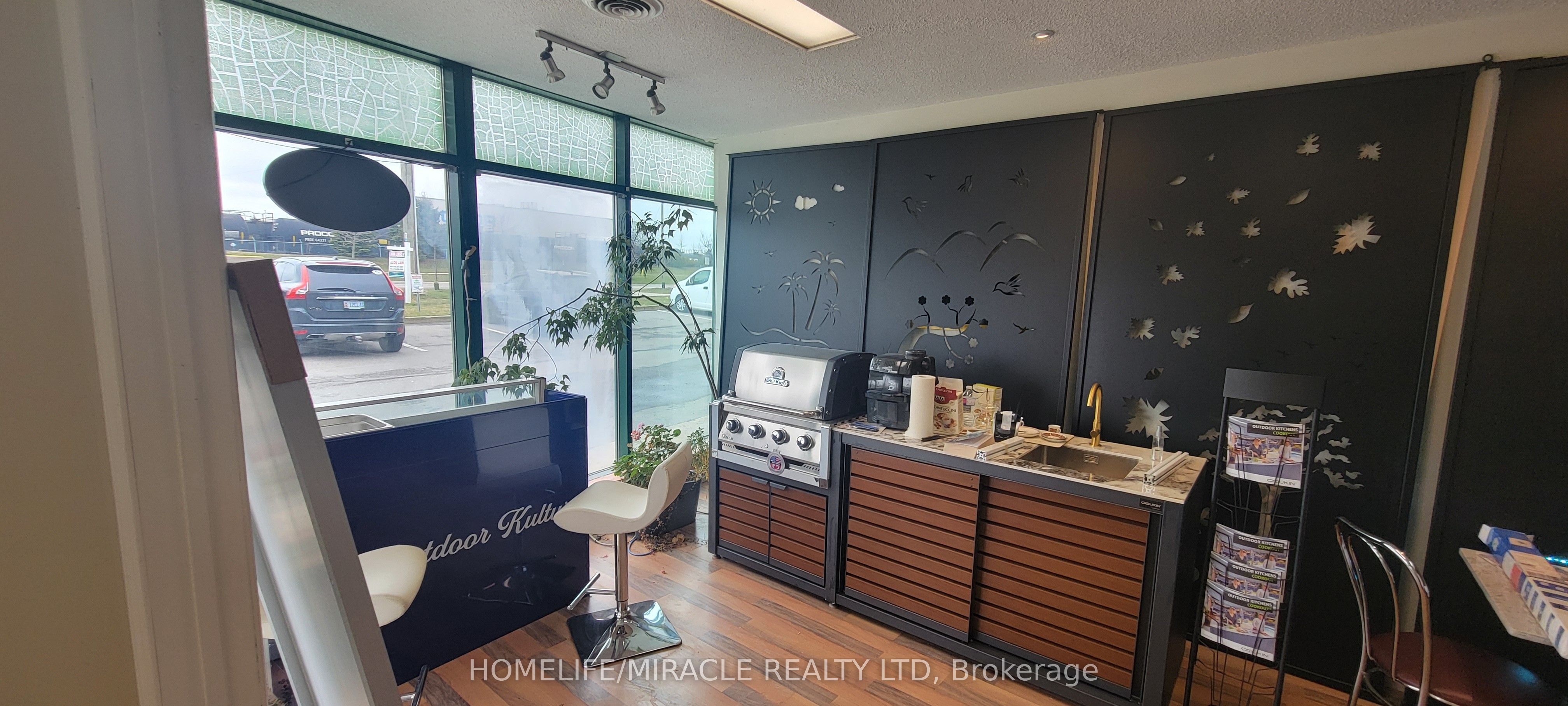 #1 - 2070 Speers Road Property Photo 3