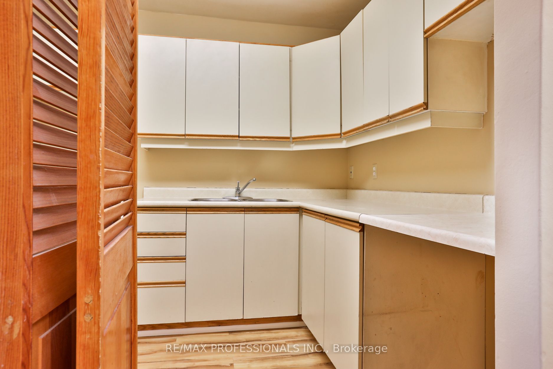 #a - 2175 Bloor Street Property Photo 17