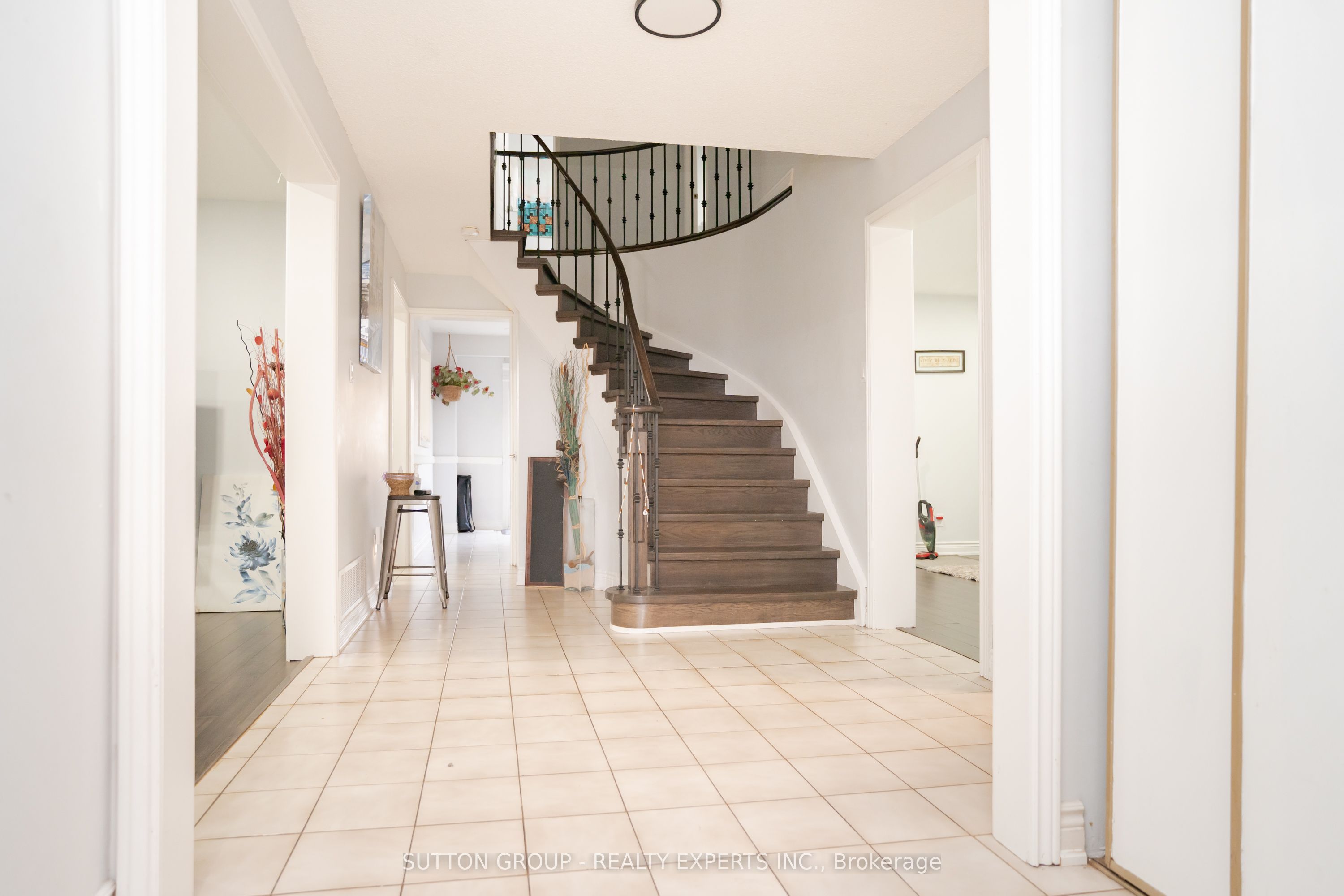 463 Rutherford Road N Property Photo 5