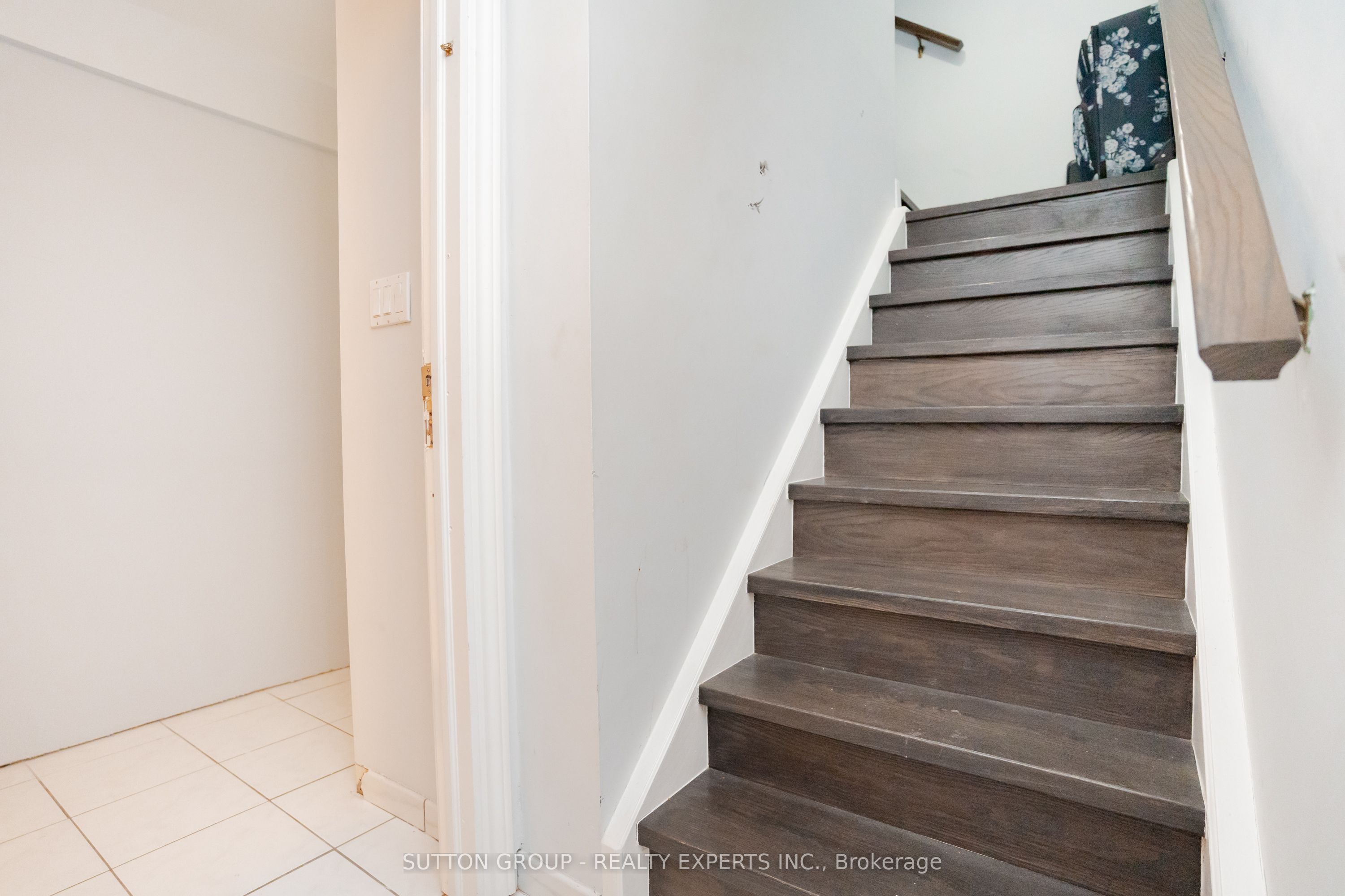463 Rutherford Road N Property Photo 32