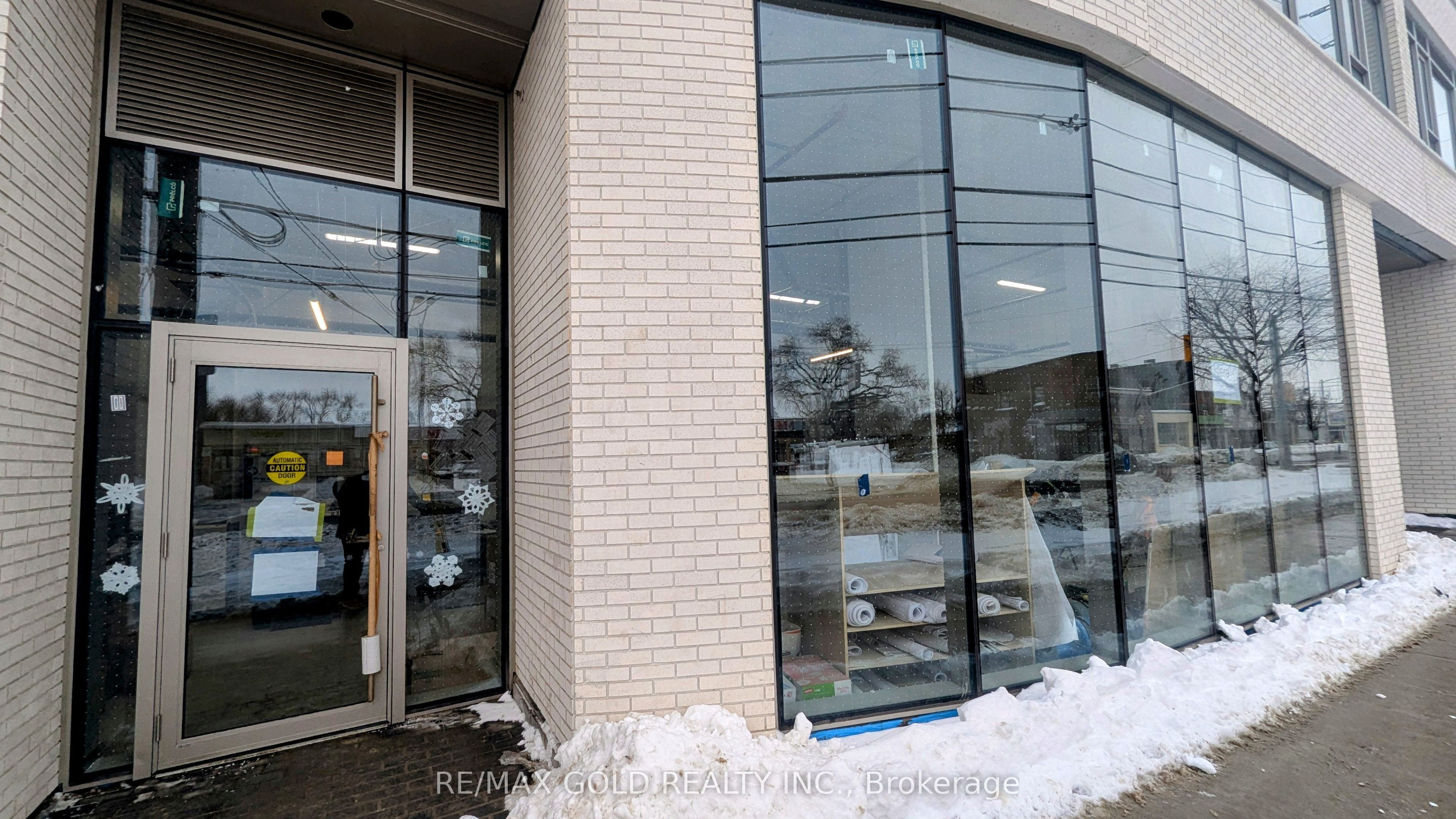 #2 - 689 The Queensway Property Photo 3