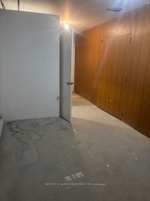 2413 St Clair Avenue Property Photo 4
