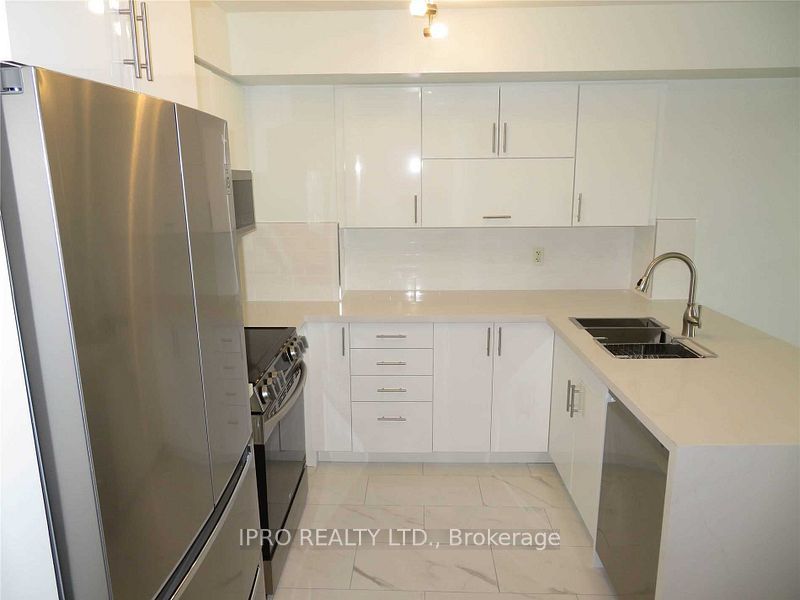 33 Elm Drive 406 Property Photo 12