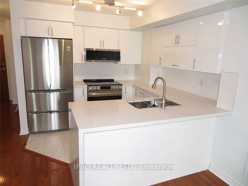 33 Elm Drive 406 Property Photo 13