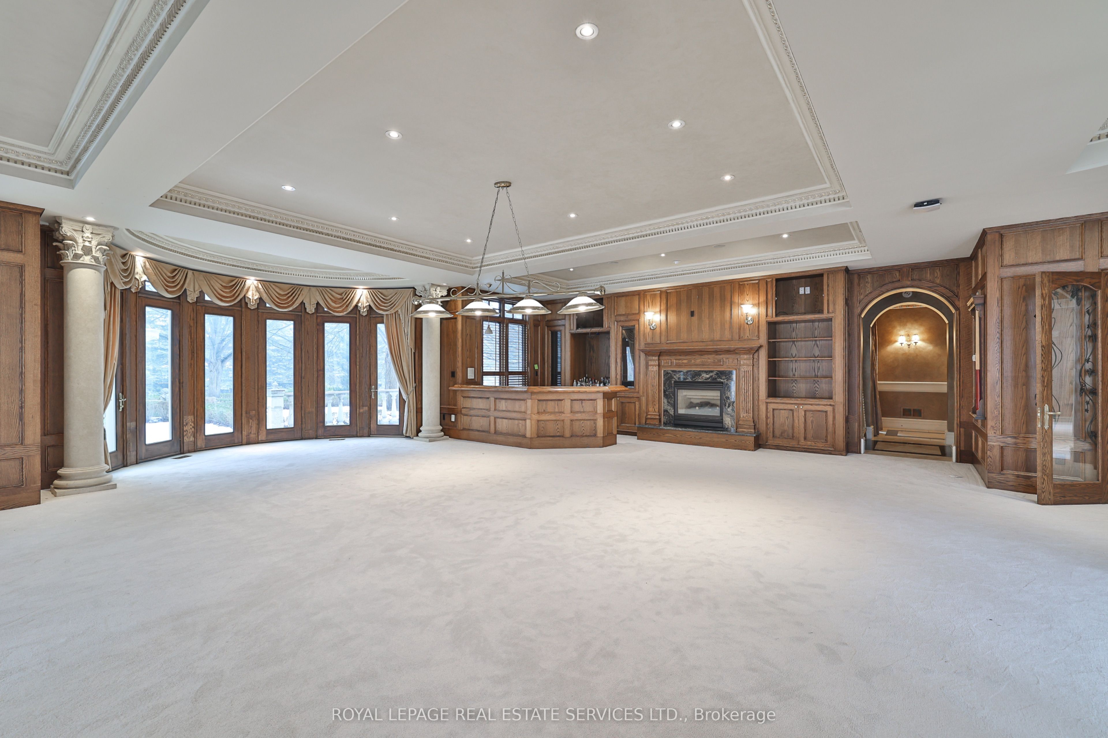 2215 Doulton Drive Property Photo 12
