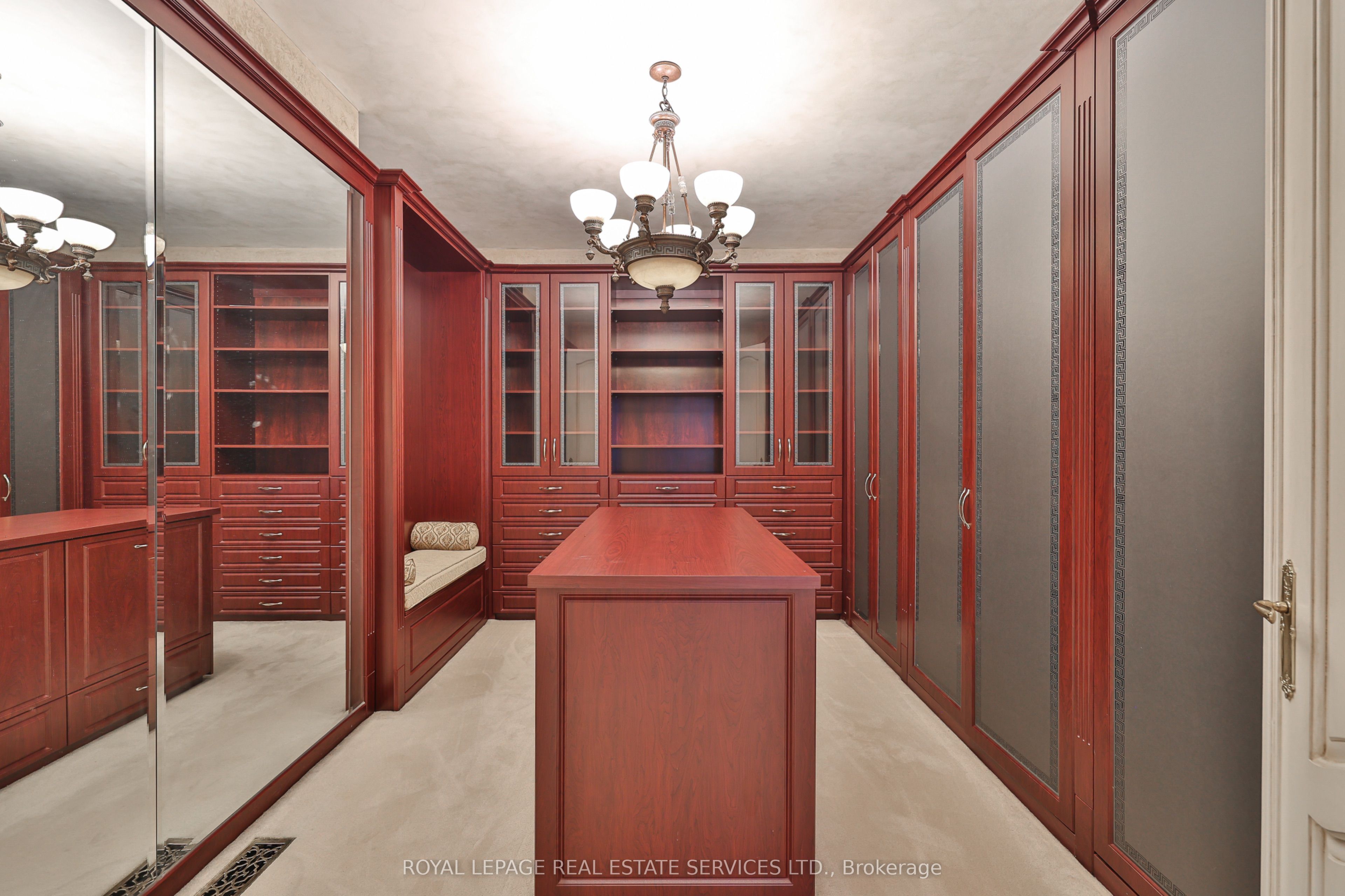2215 Doulton Drive Property Photo 22