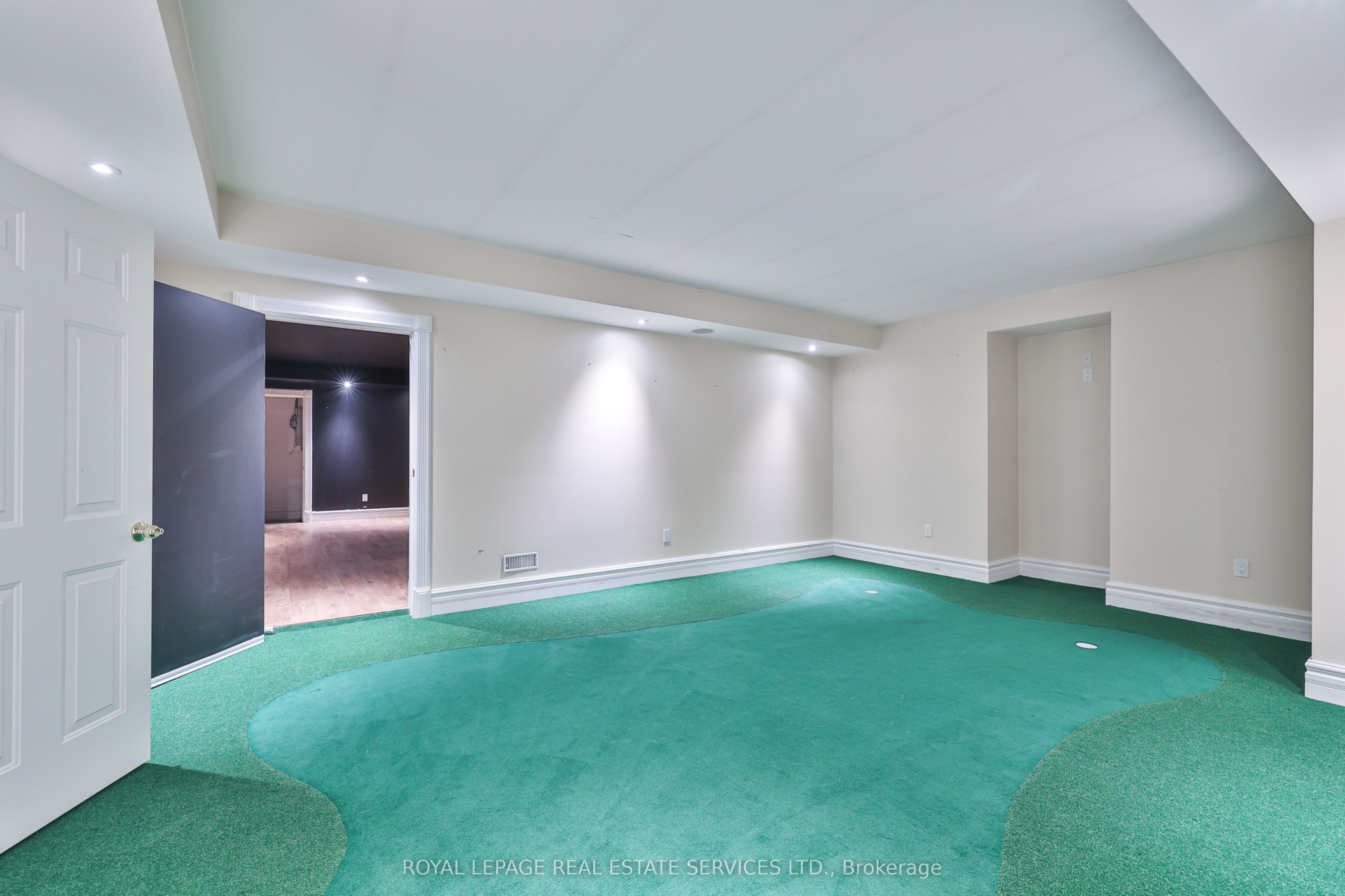 2215 Doulton Drive Property Photo 29