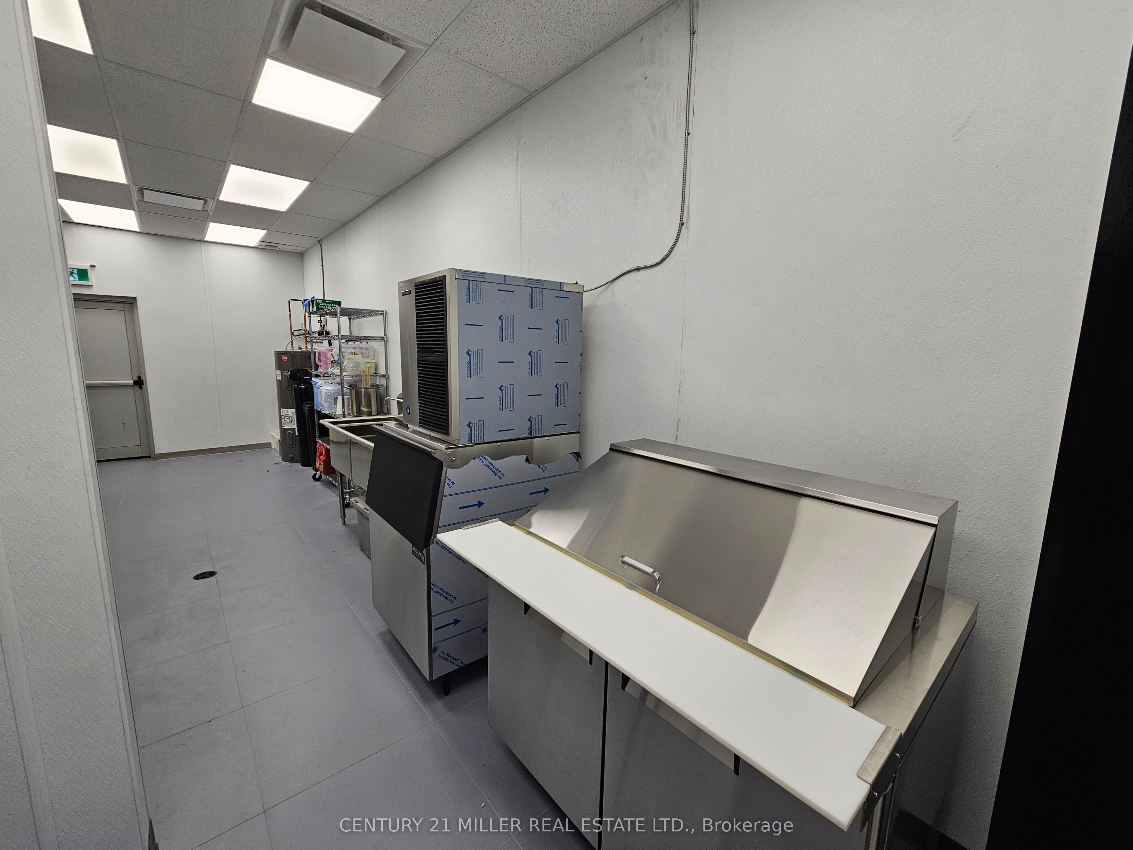 #3 - 90 Annagem Boulevard Property Photo 7