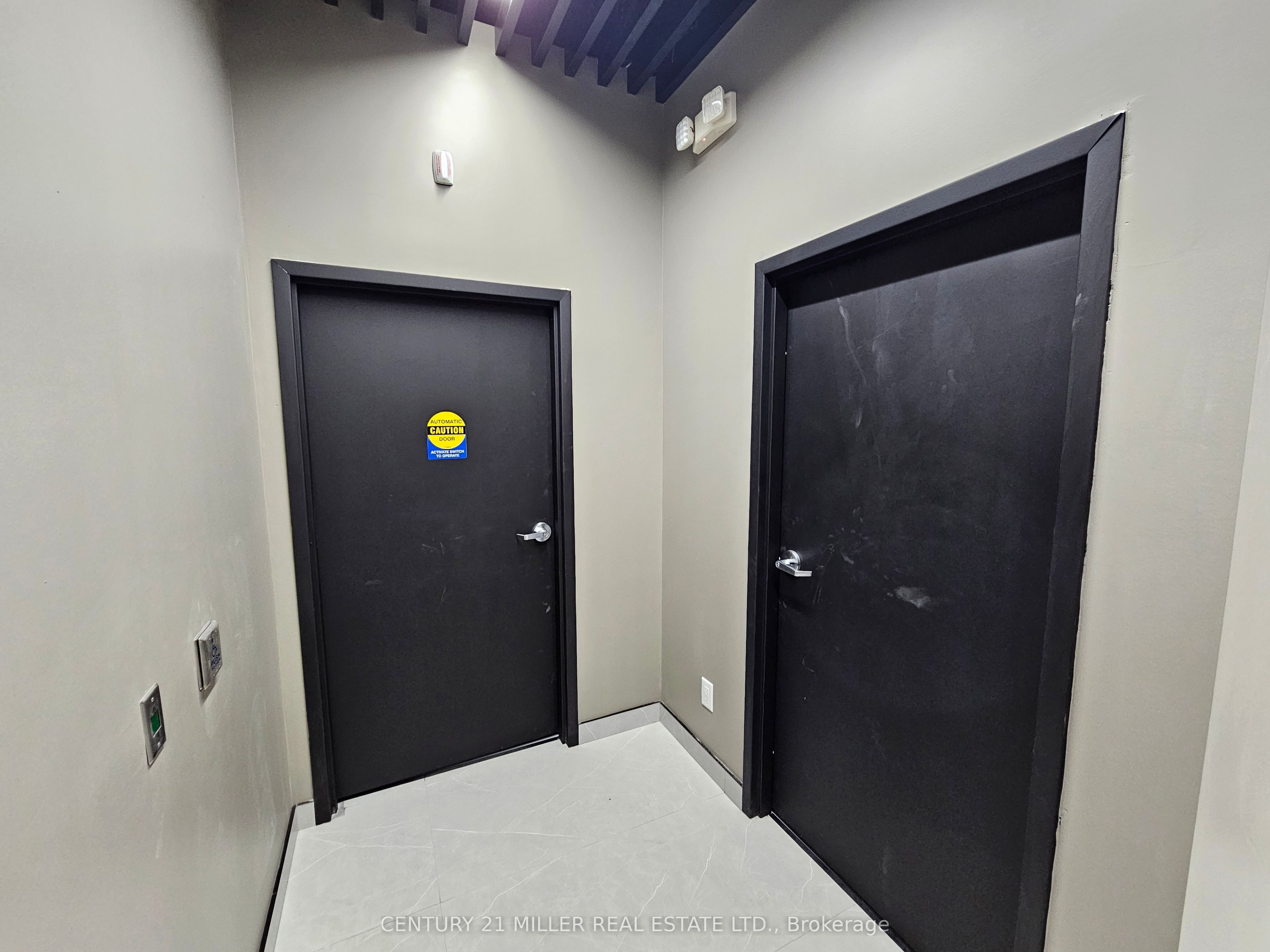 #3 - 90 Annagem Boulevard Property Photo 18