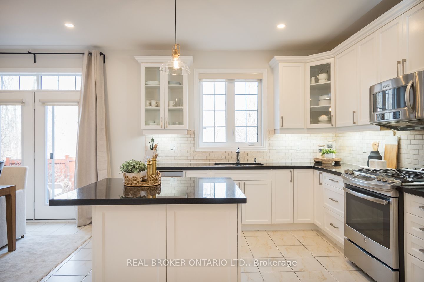 300 Mcgibbon Drive Property Photo 8