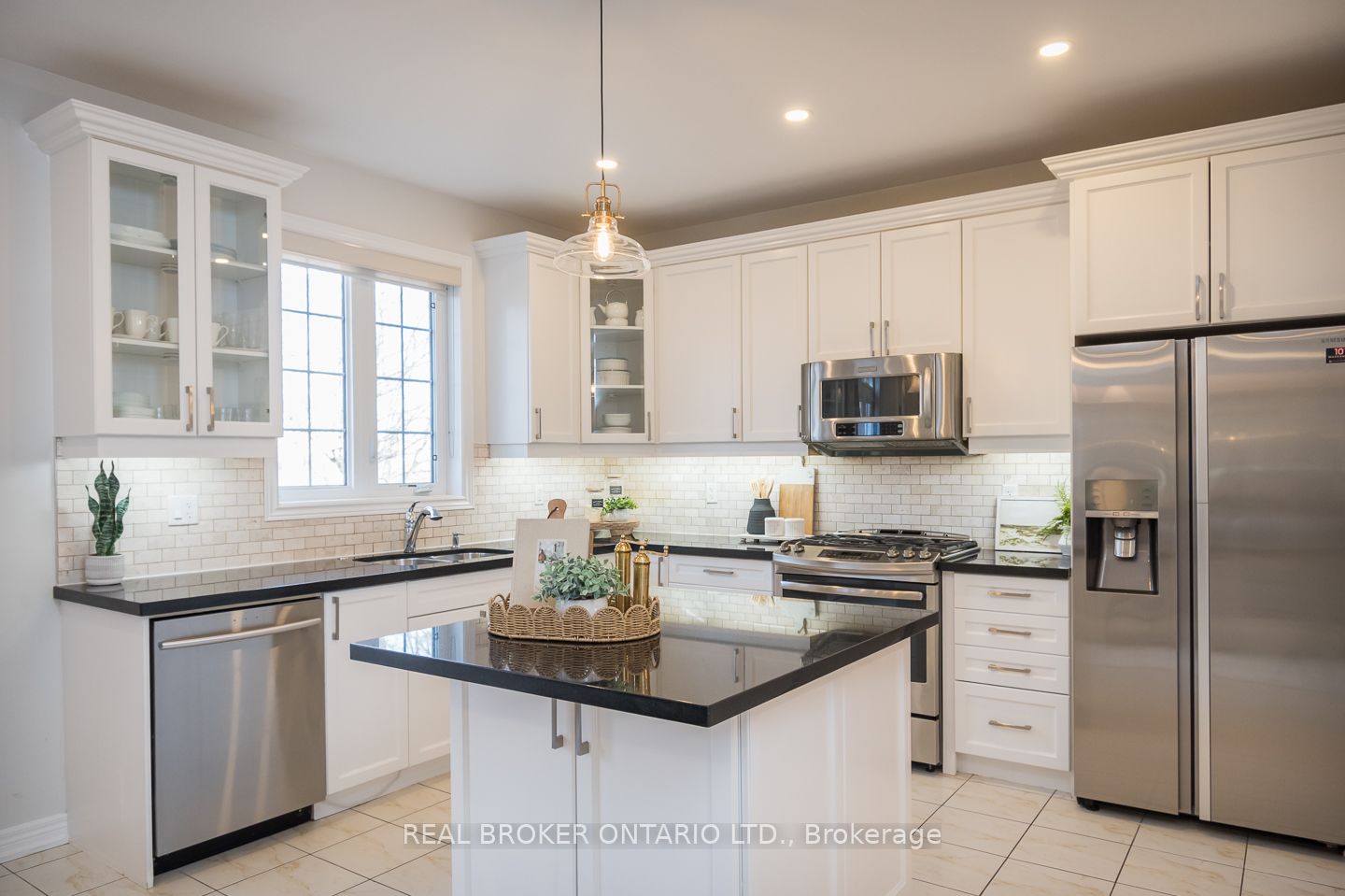 300 Mcgibbon Drive Property Photo 10