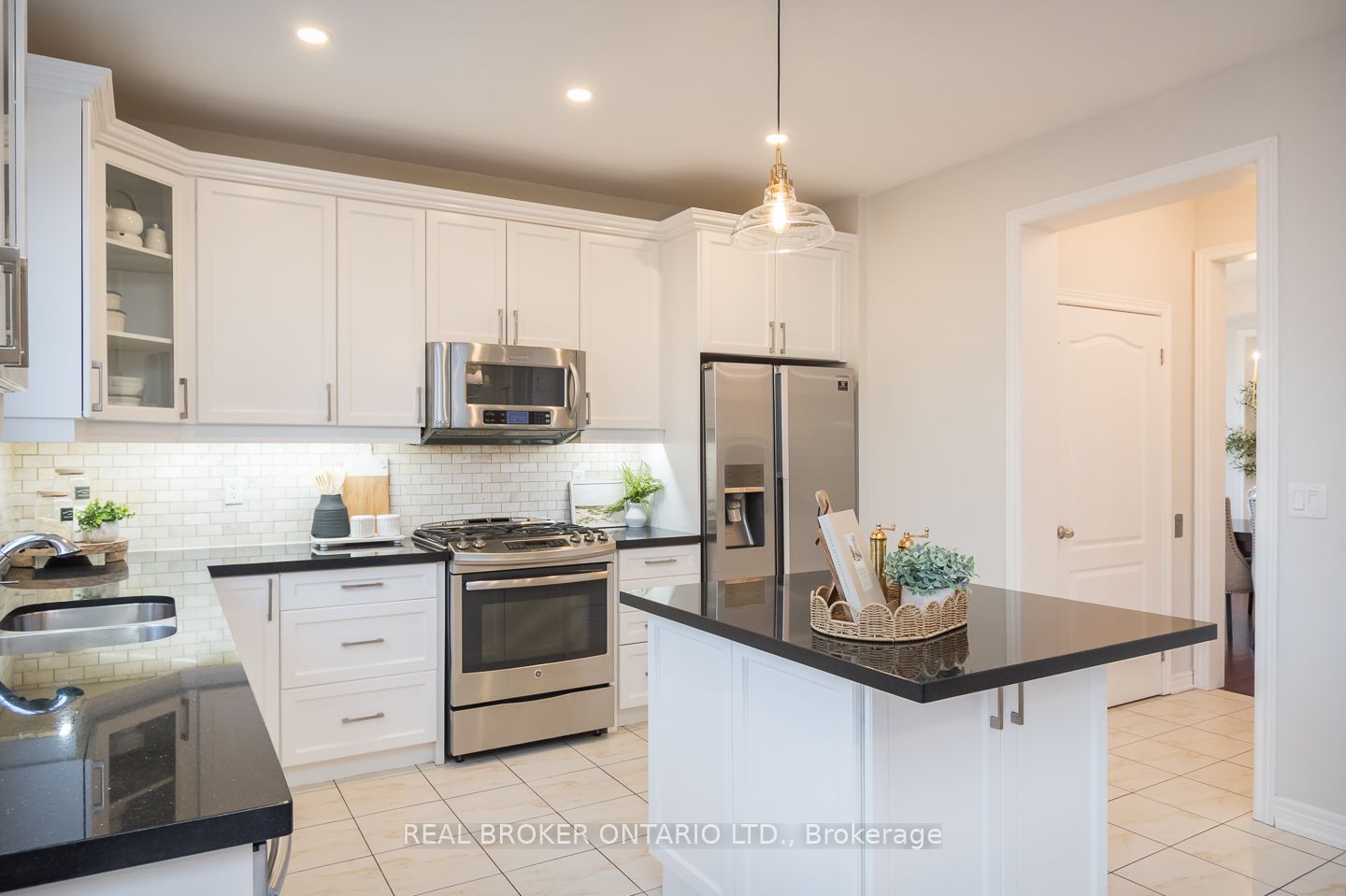 300 Mcgibbon Drive Property Photo 12