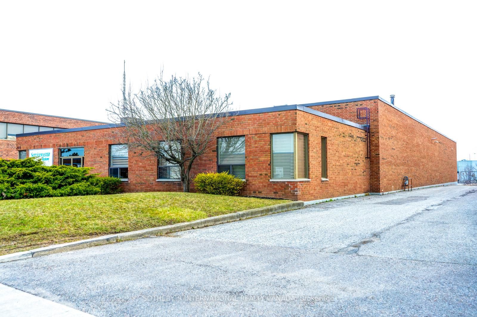 1146 Aerowood Drive Property Photo 4
