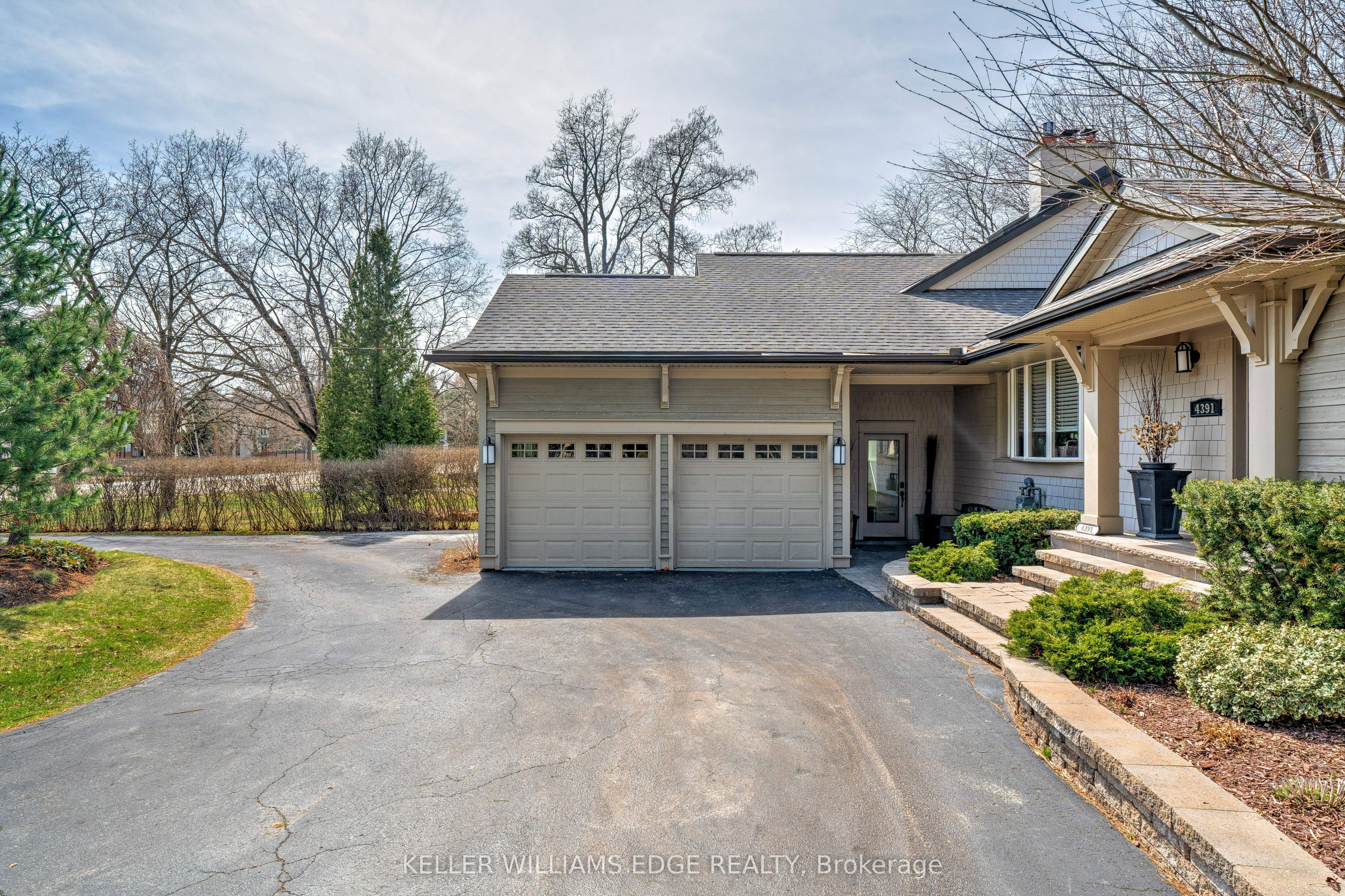 4391 Lakeshore Road Property Photo 5