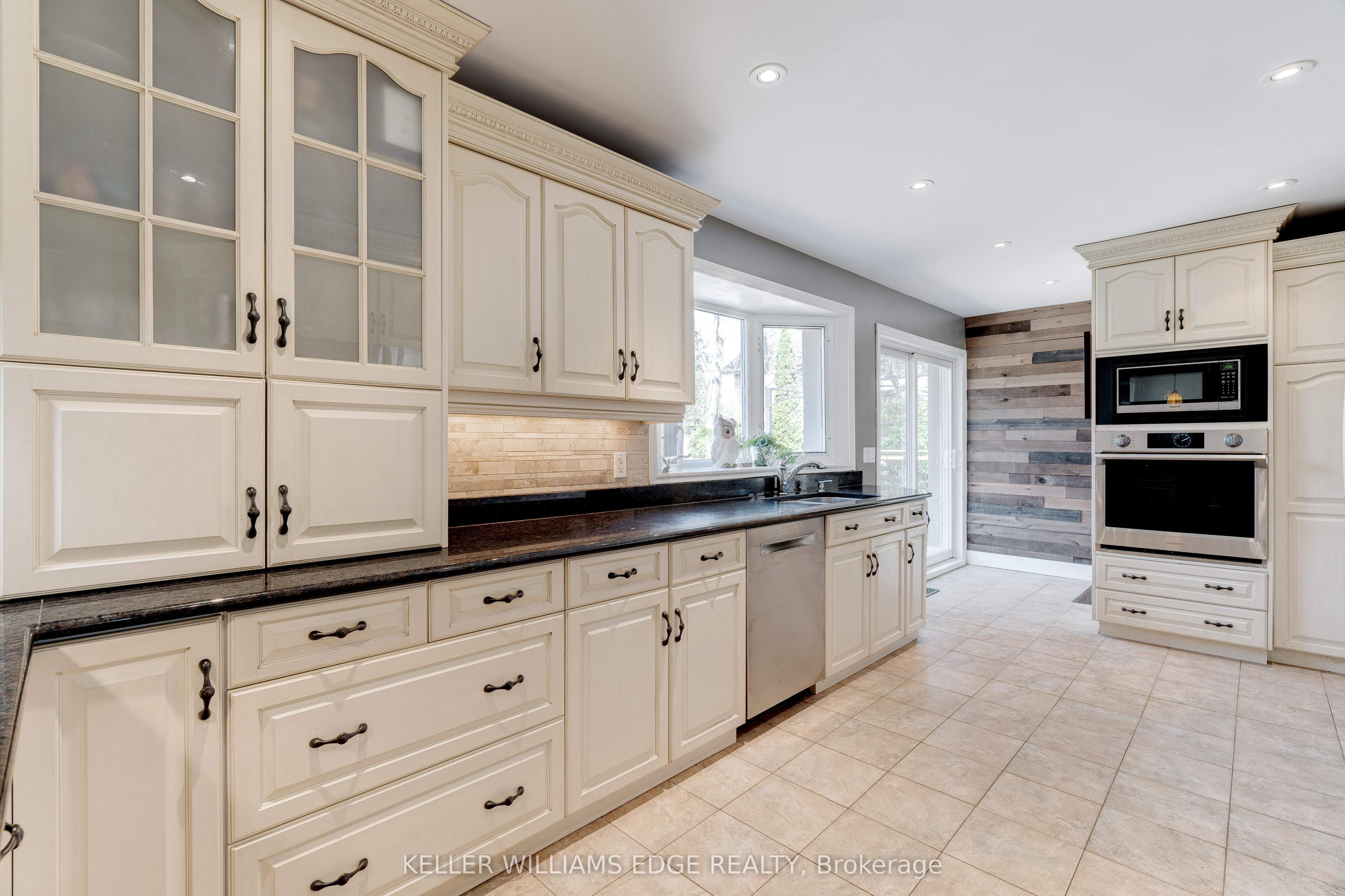 4391 Lakeshore Road Property Photo 13