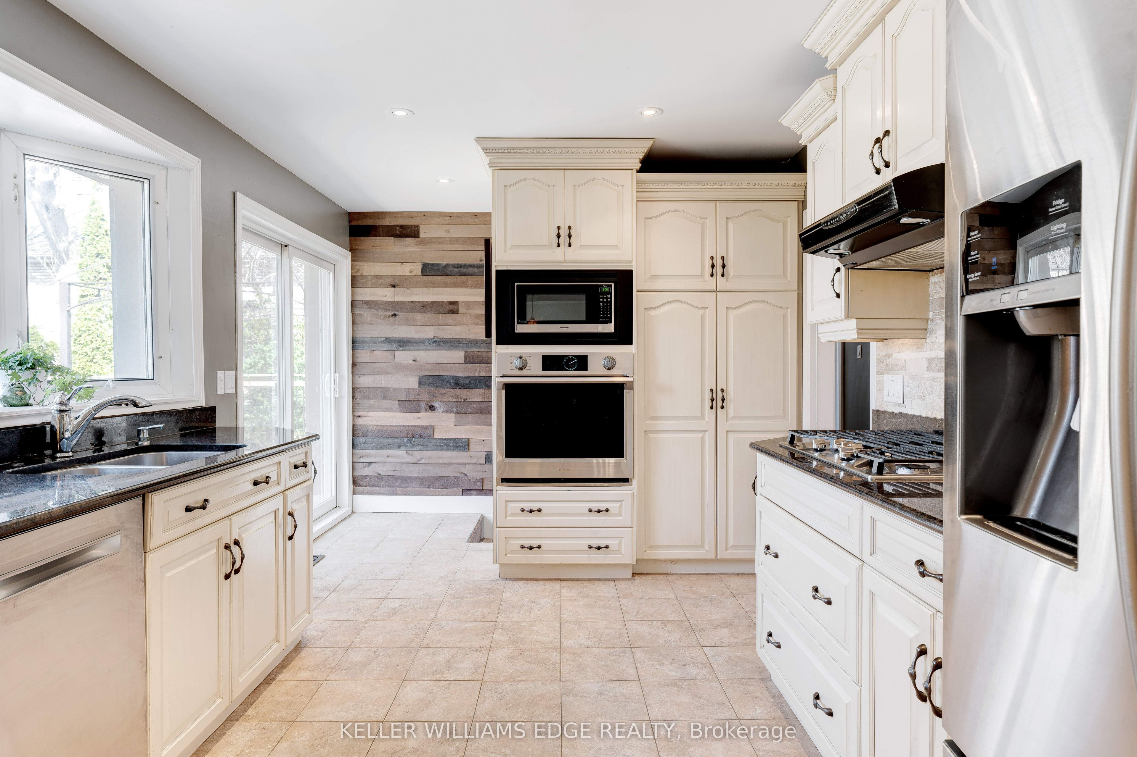 4391 Lakeshore Road Property Photo 14