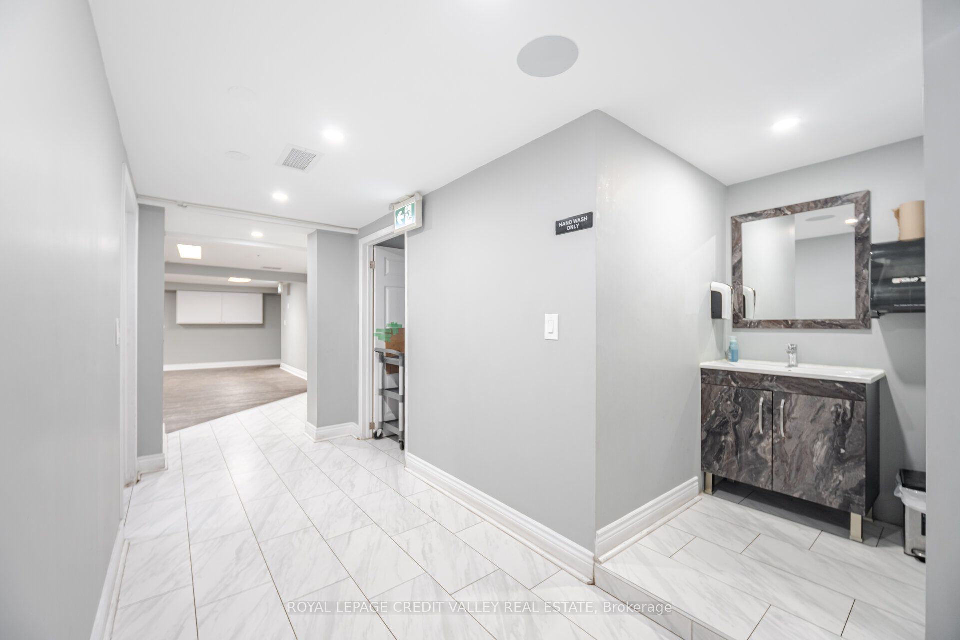 #10 - 1125 Dundas Street Property Photo 20