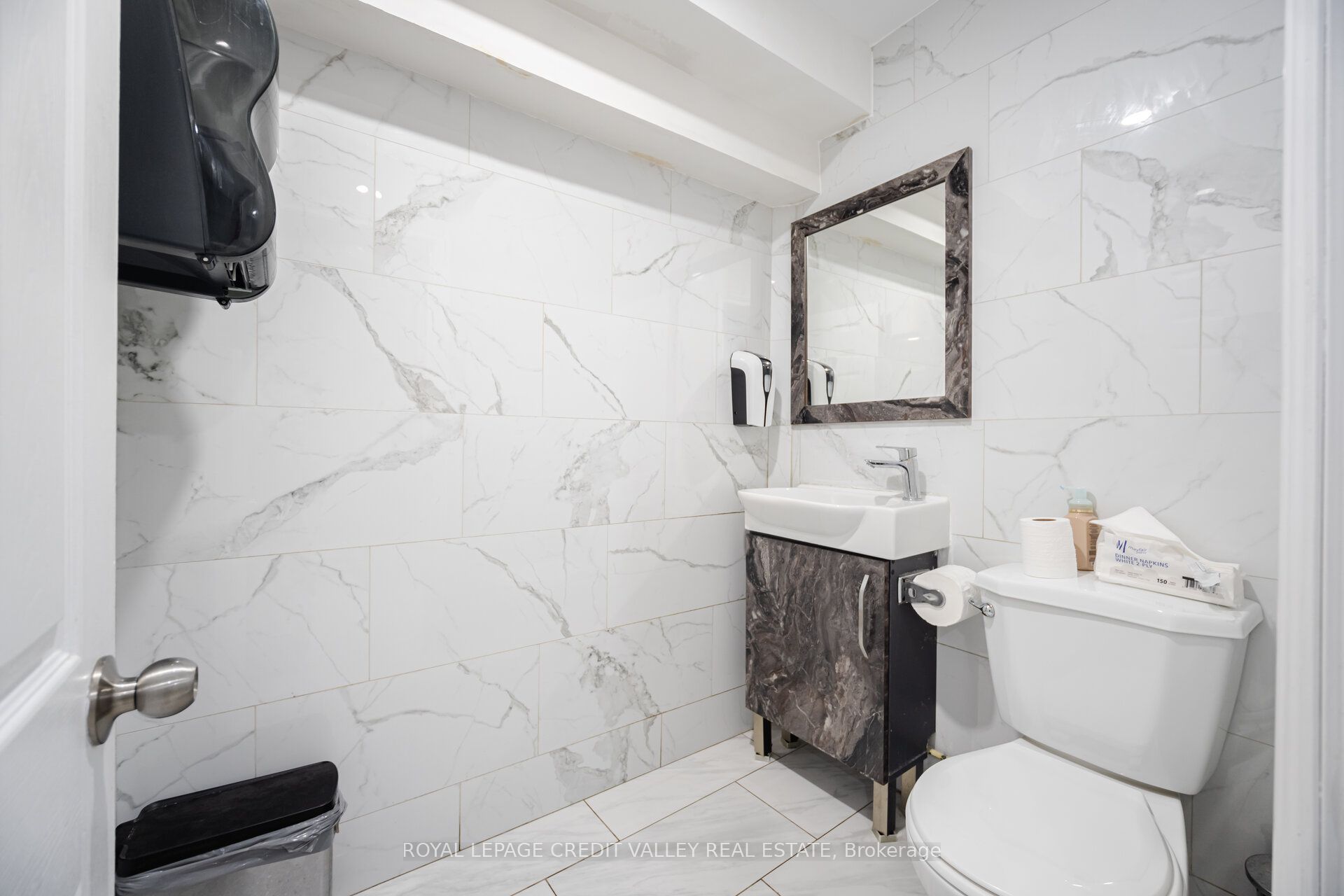 #10 - 1125 Dundas Street Property Photo 21