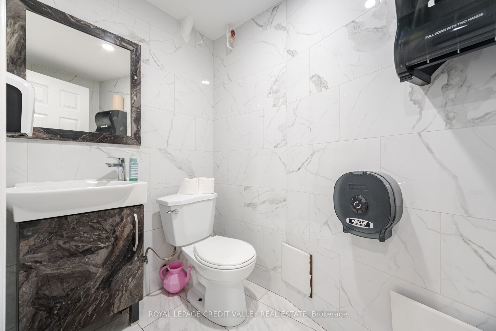 #10 - 1125 Dundas Street Property Photo 23