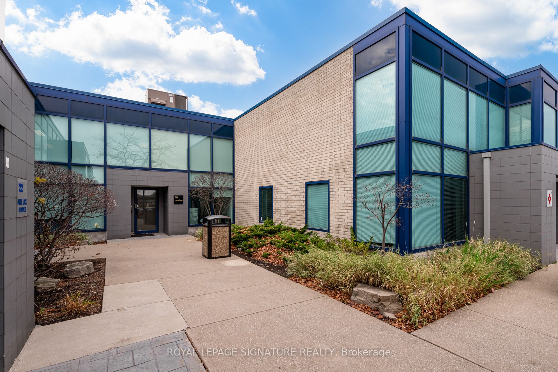 #unit20 - 145 Traders Boulevard Property Photo 2