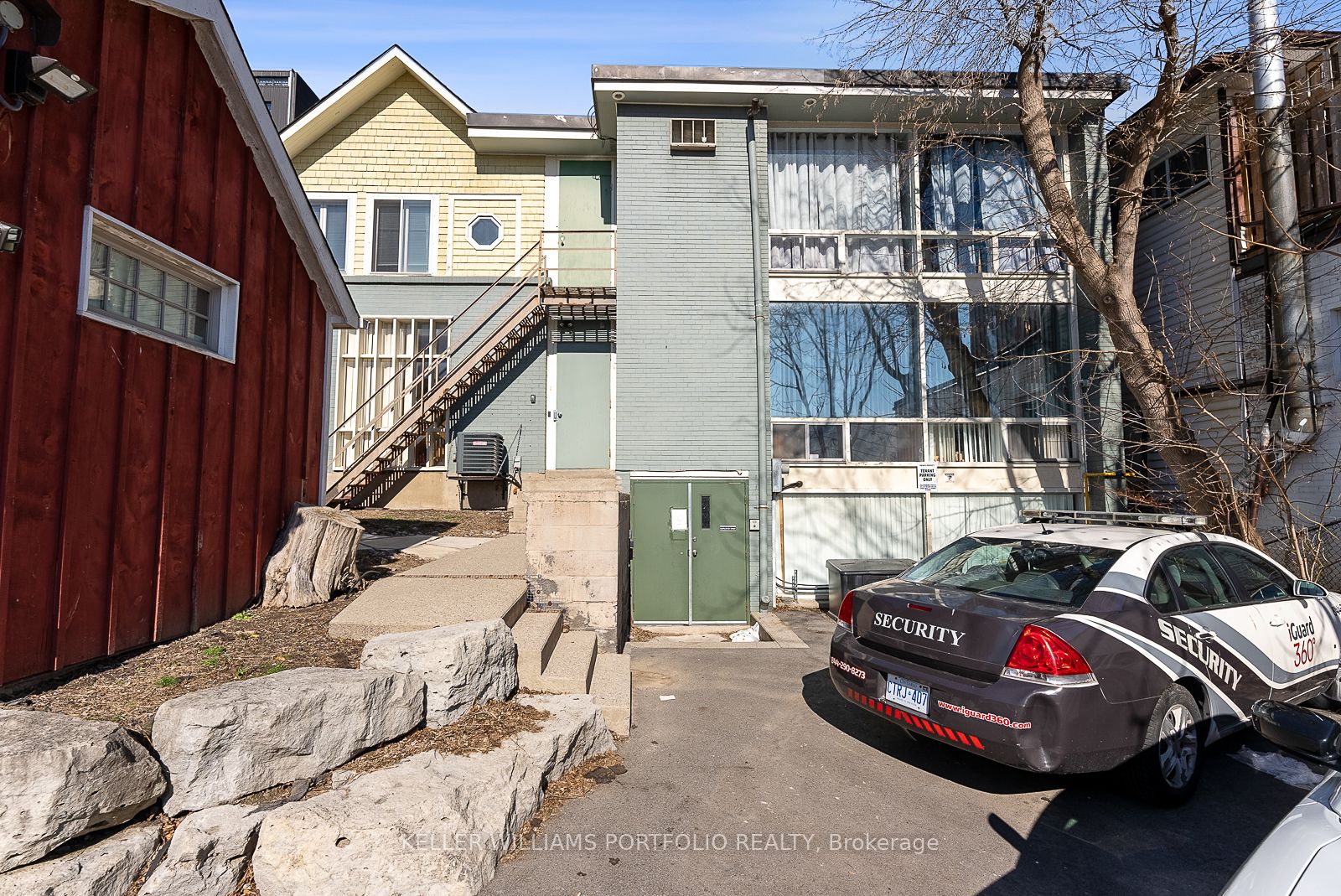 #100 - 20 Stavebank Road Property Photo 3