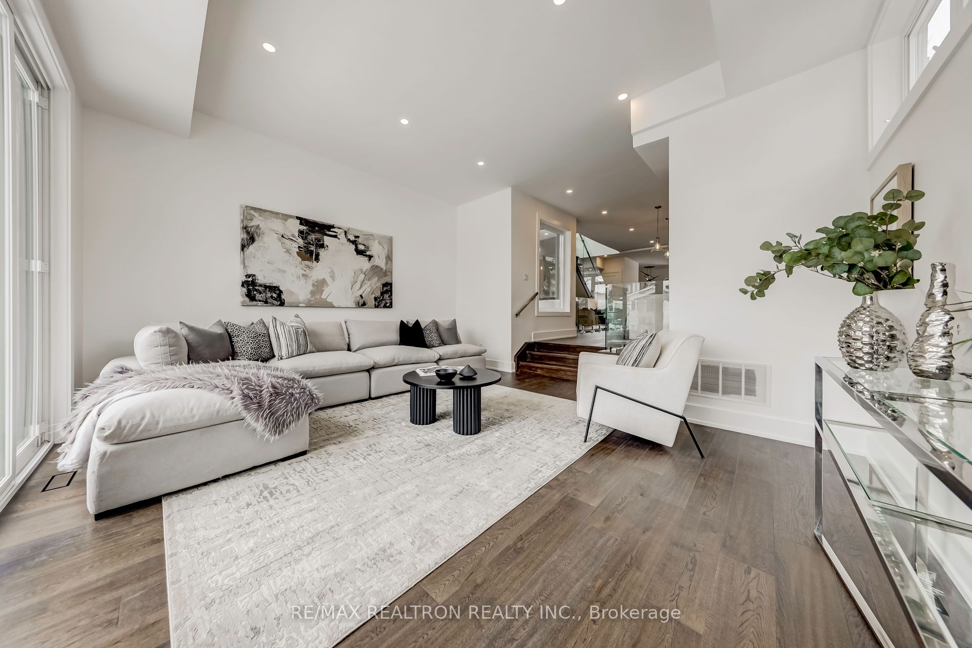 81 Peterborough Avenue Property Photo 8