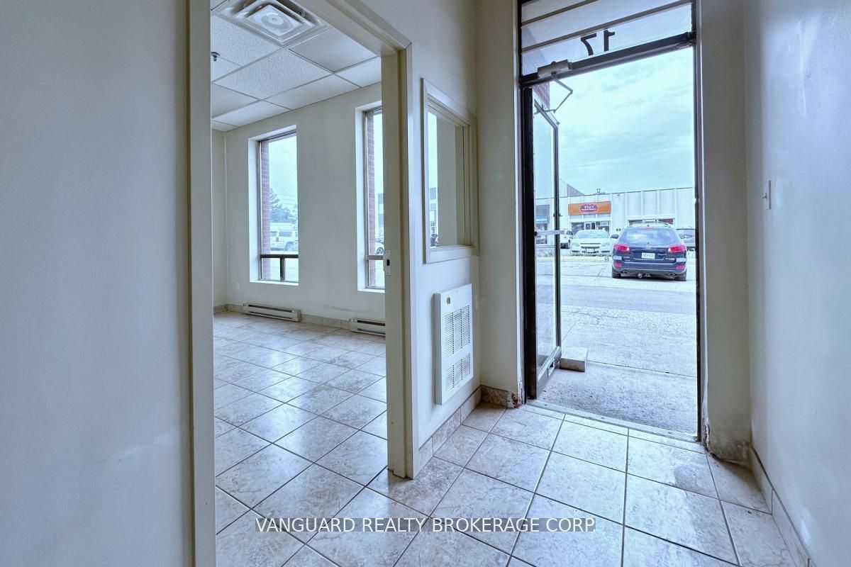 #2 - 20 Baywood Road Property Photo 2