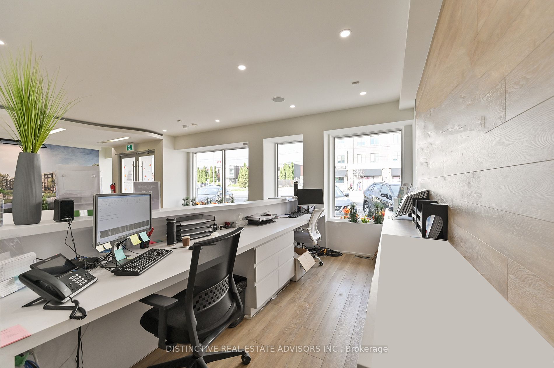 3605 Lake Shore Boulevard Property Photo 11