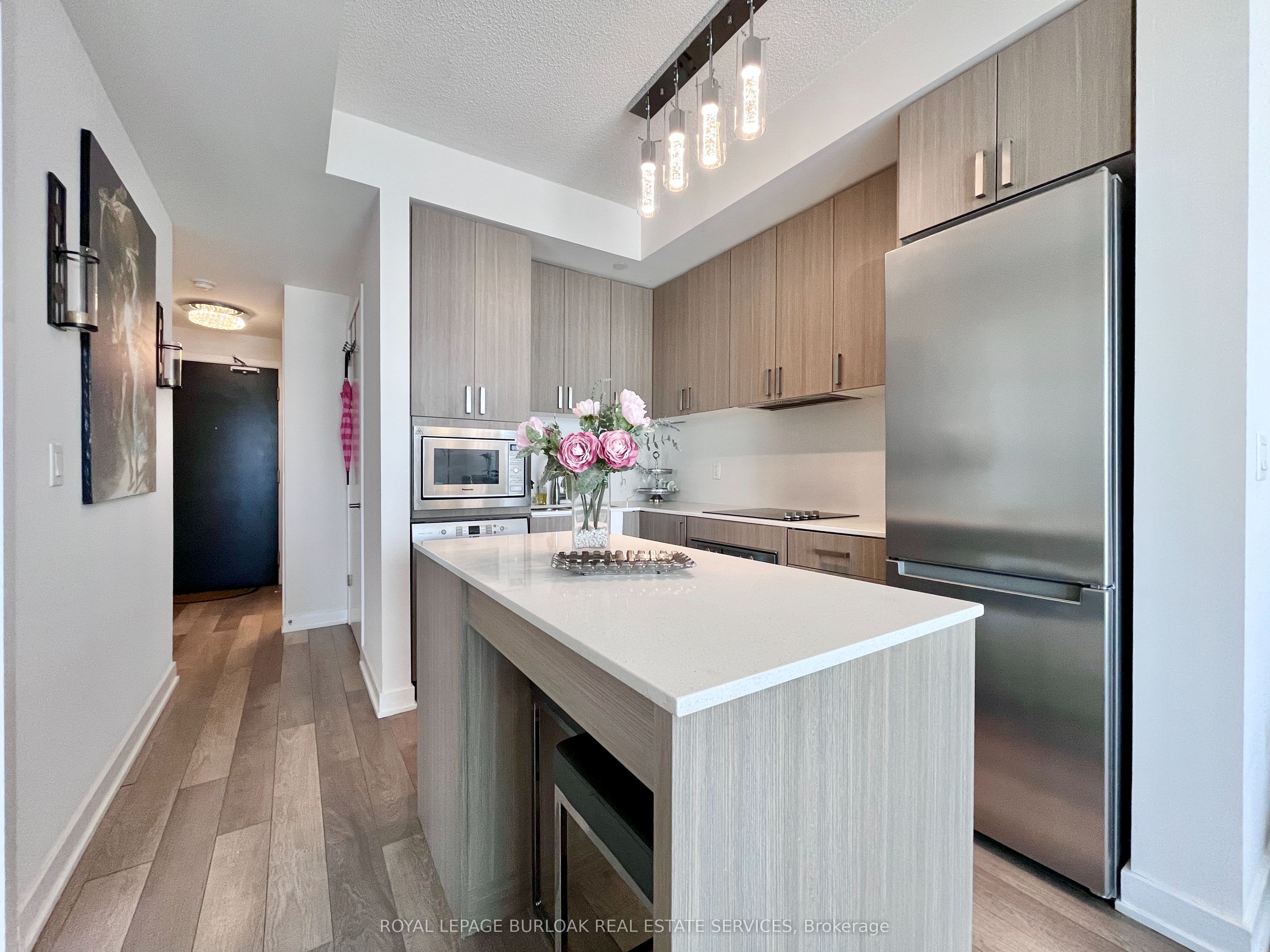 5230 Dundas St Property Photo 7