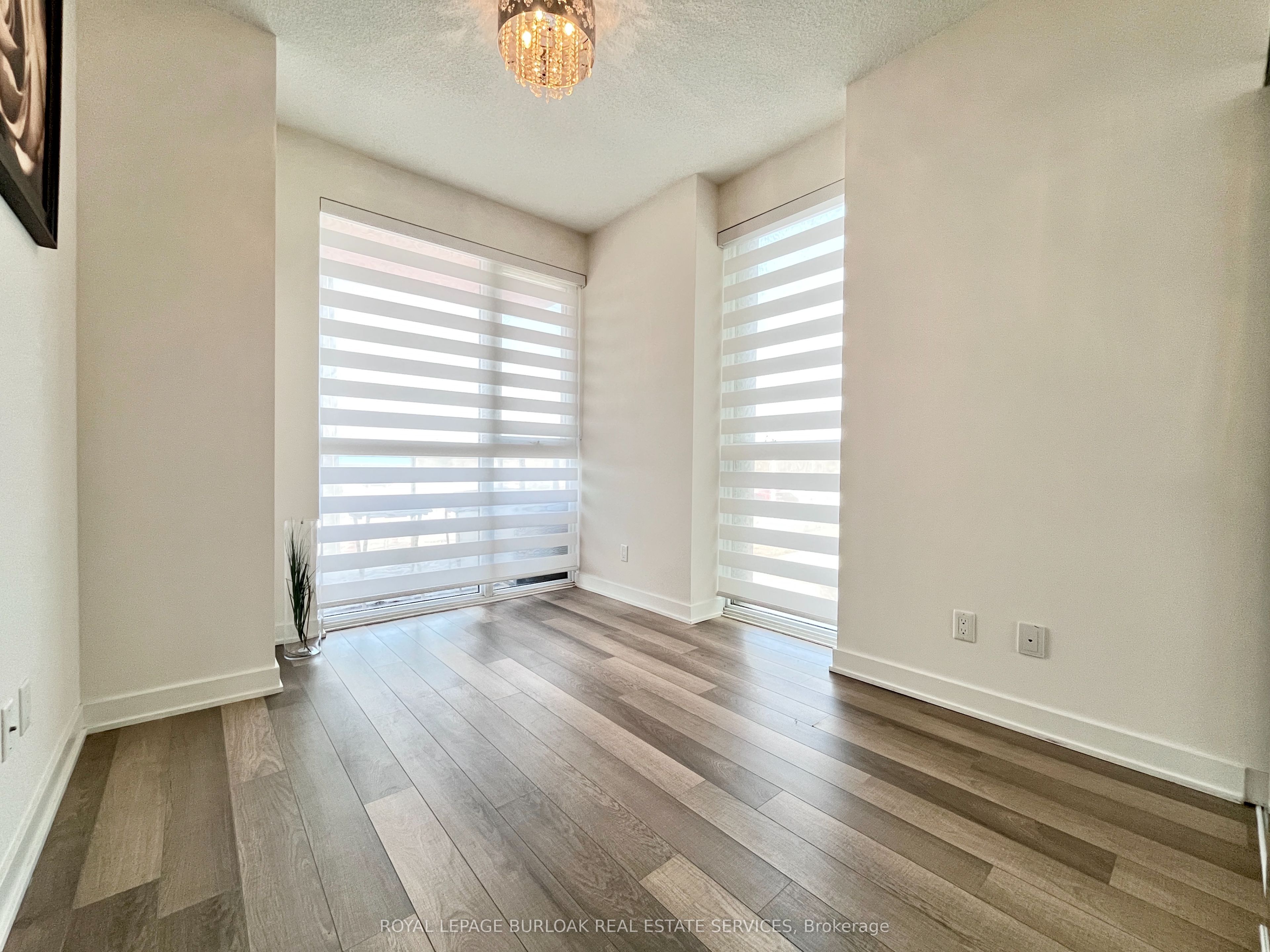 5230 Dundas St Property Photo 14
