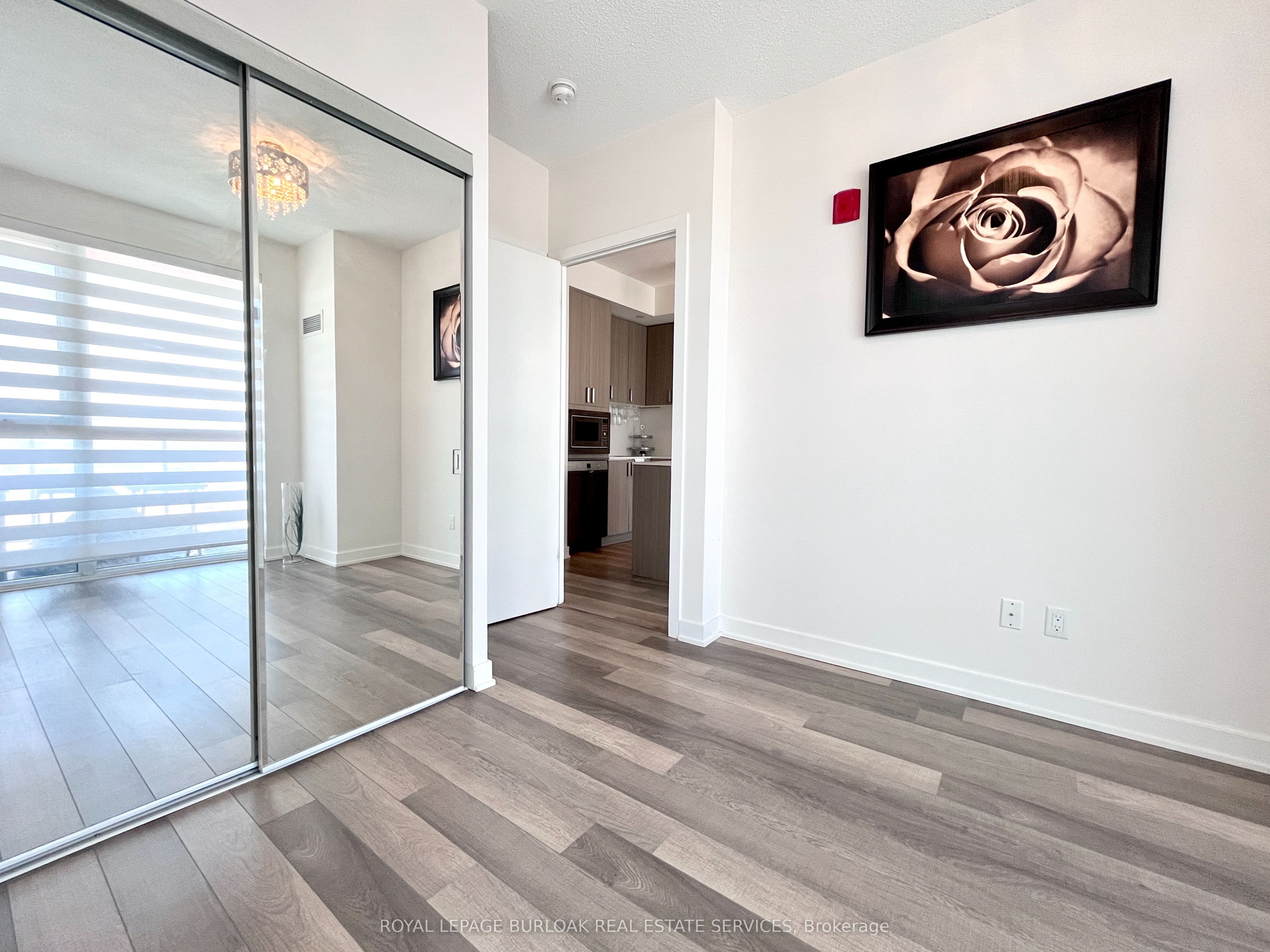 5230 Dundas St Property Photo 15