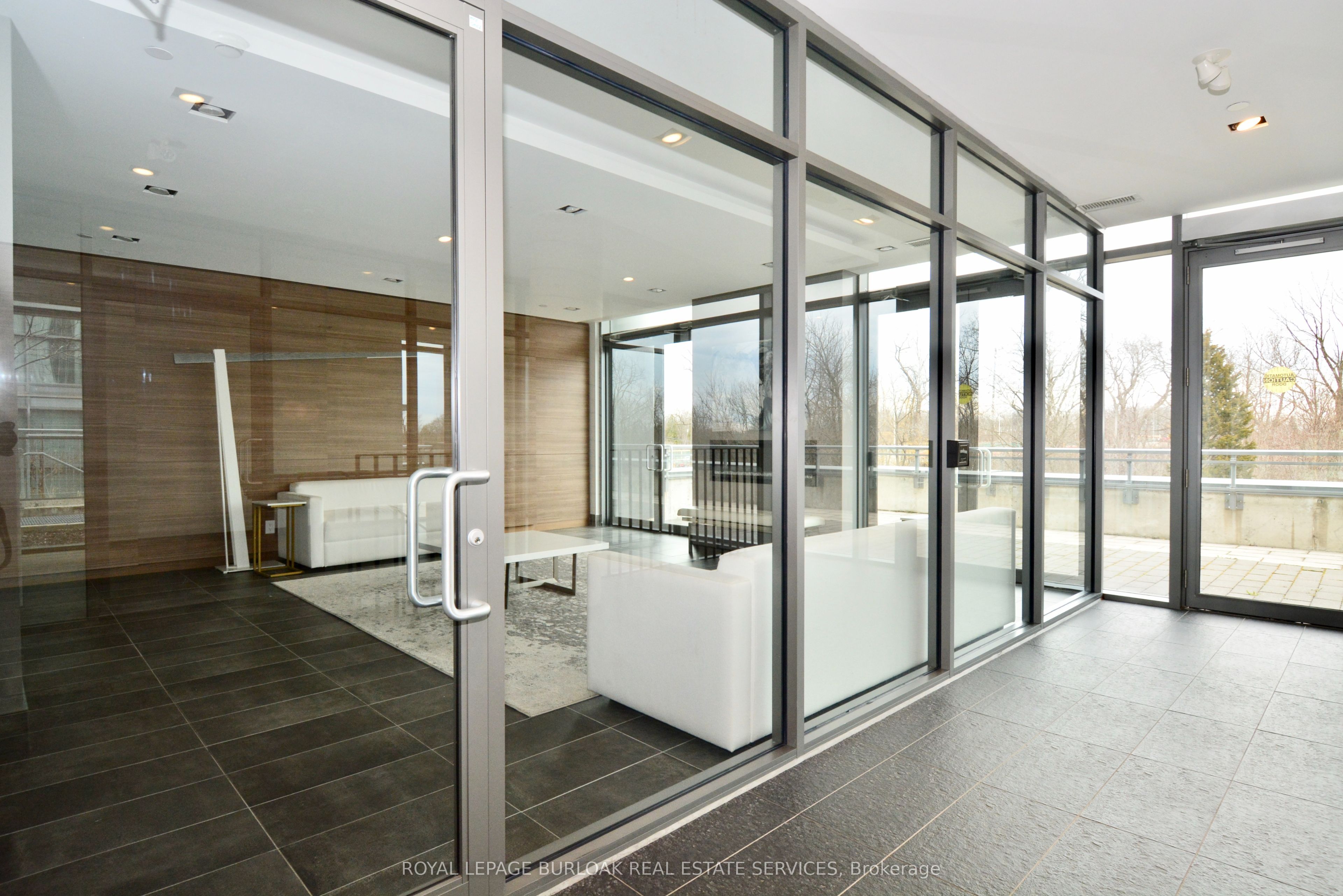 5230 Dundas St Property Photo 23