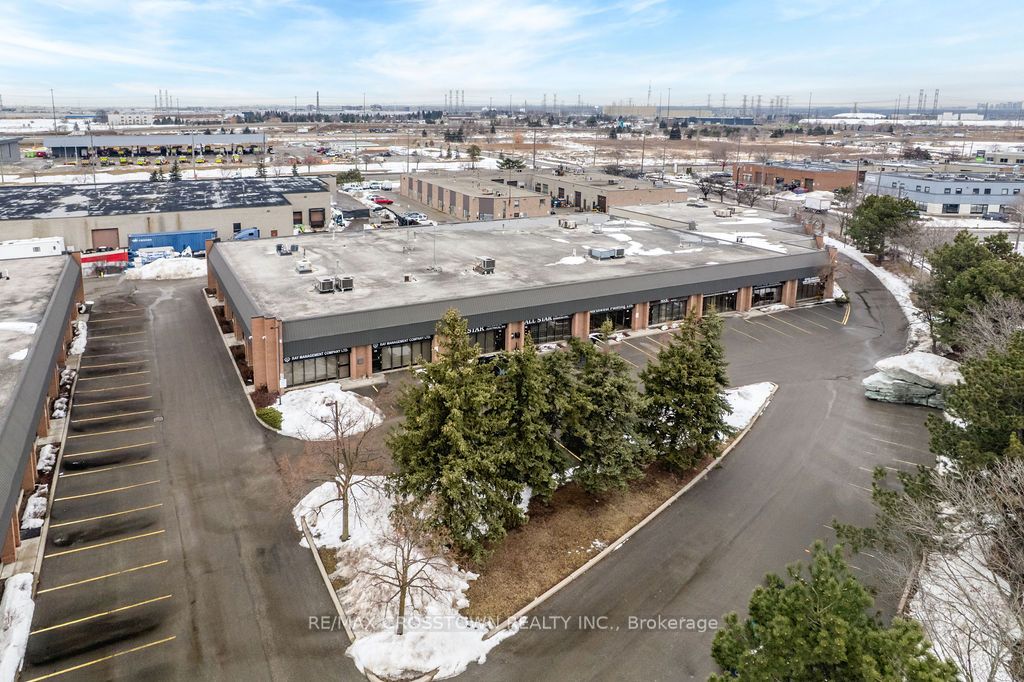 #15 - 12 Steinway Boulevard Property Photo 2